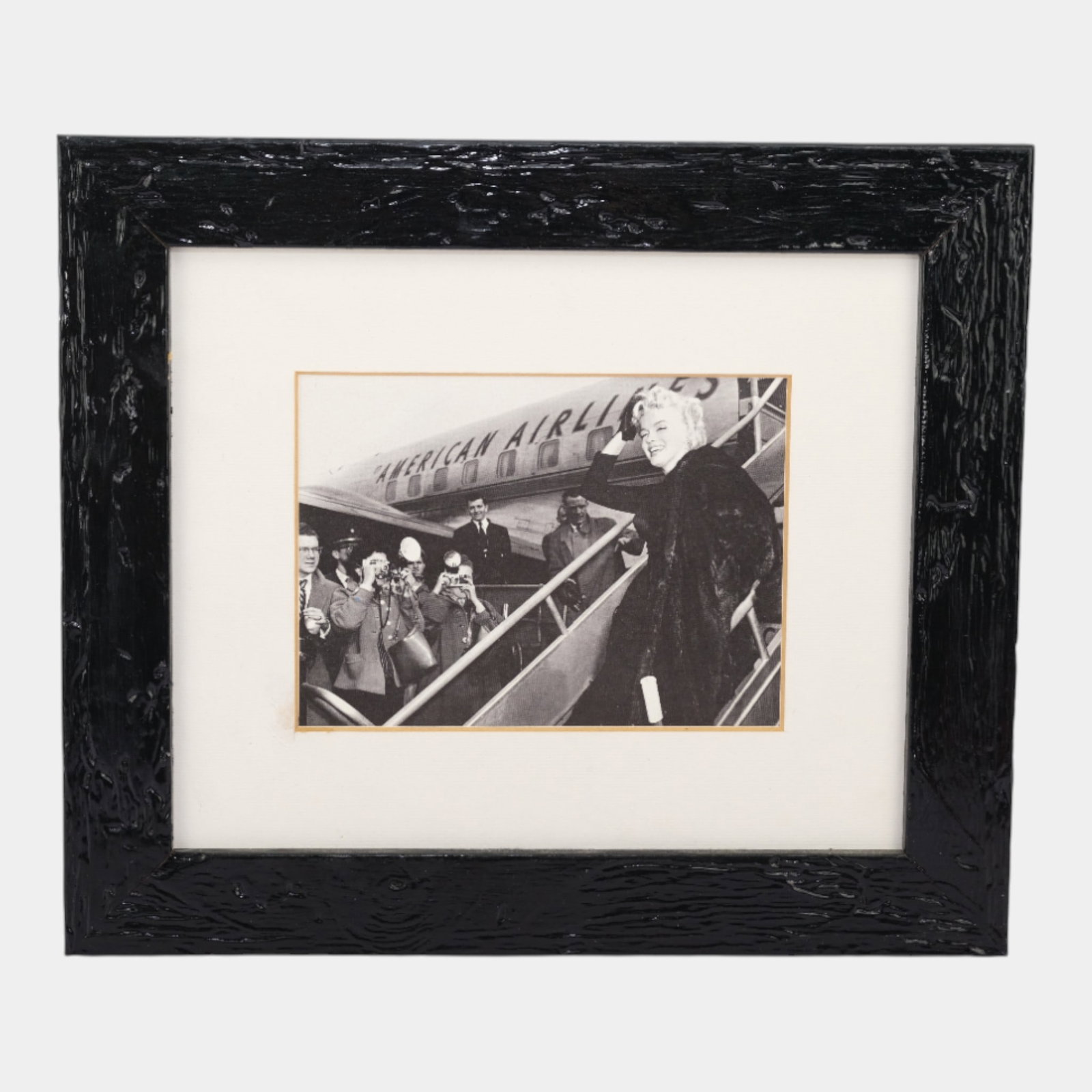 Marilyn Monroe Boards Airplane Framed Photograph Originally Taken Feb. 1956: We offer affordable in-house shipping on all items.For higher resolution images please visit bid.craftedauctions.com Marilyn Monroe Boards Airplane Framed Photograph Originally Taken Feb. 1956 Excelle