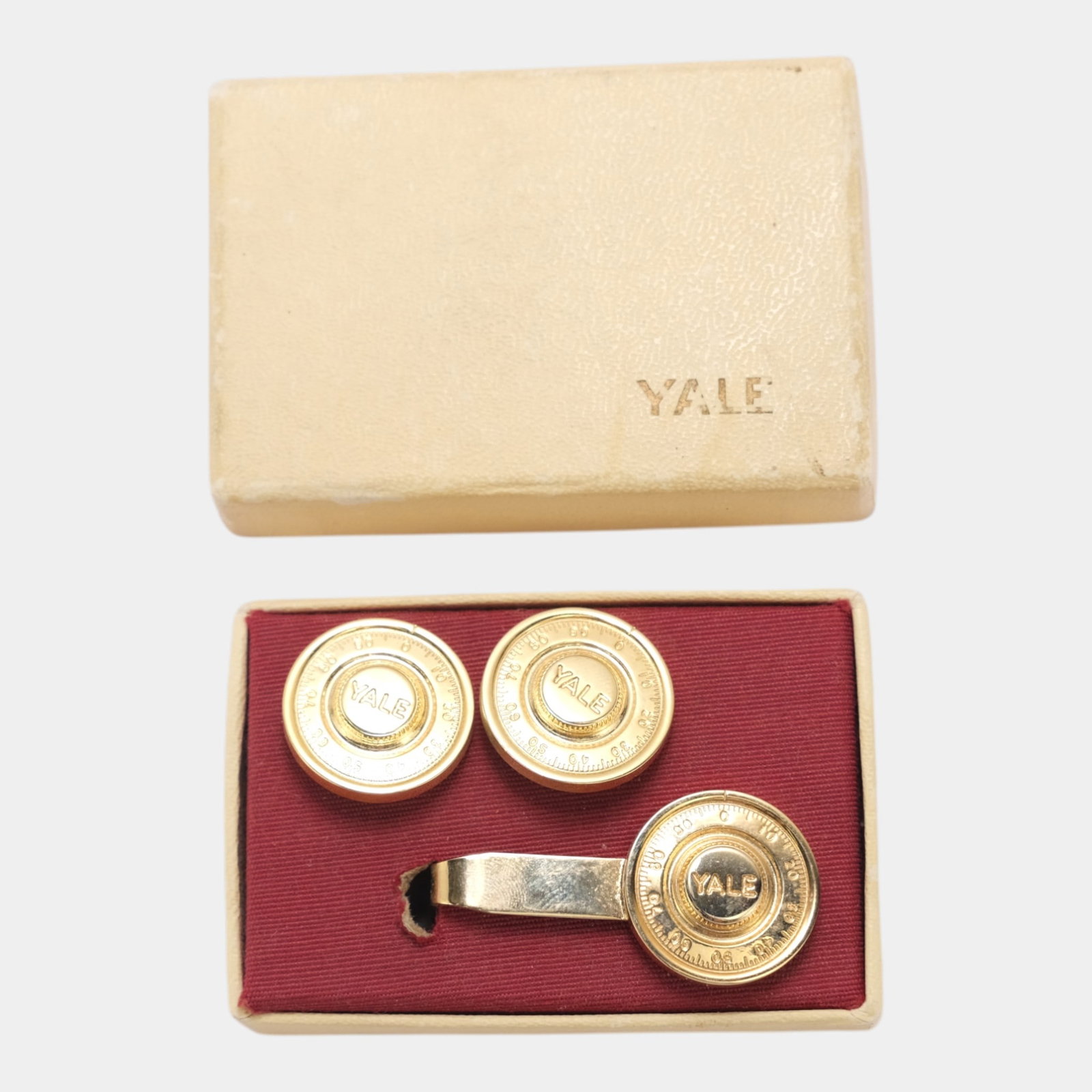 Yale MFG. Co. Mid Century Figural Combination Lock Cufflinks And Tie Clip With Original Box: We offer affordable in-house shipping on all items.For higher resolution images please visit bid.craftedauctions.com Yale MFG. Co. Mid Century Figural Combination Lock Cufflinks And Tie Clip With Orig