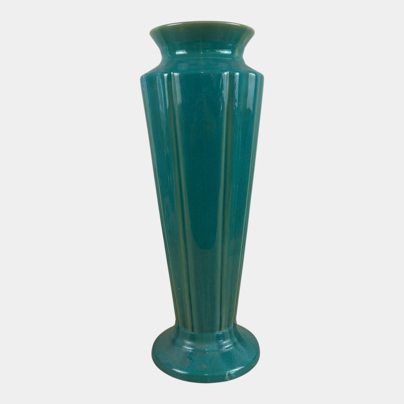 Cliftwood 1930s Green Art Deco Pottery 16" Tall Fluted Body Floor Vase: We offer affordable in-house shipping on all items.For higher resolution images please visit bid.craftedauctions.com Cliftwood 1930s Green Art Deco Pottery 16" Tall Fluted Body Floor Vase Age rel