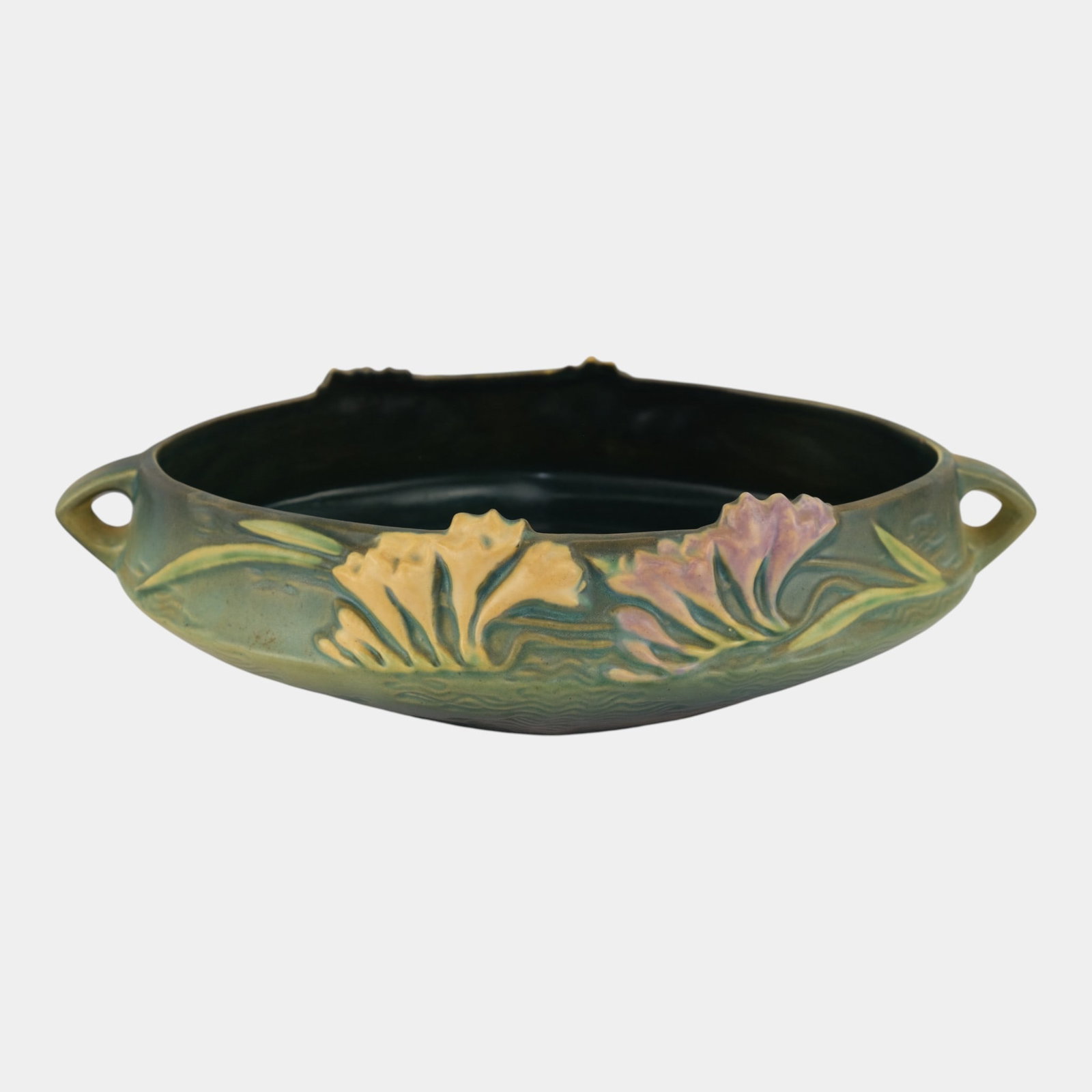 Roseville Freesia Green 1945 Vintage Art Pottery Ceramic Console Bowl 466-10: We offer affordable in-house shipping on all items.For higher resolution images please visit bid.craftedauctions.com Roseville Freesia Green 1945 Vintage Art Pottery Ceramic Console Bowl 466-10 Excell