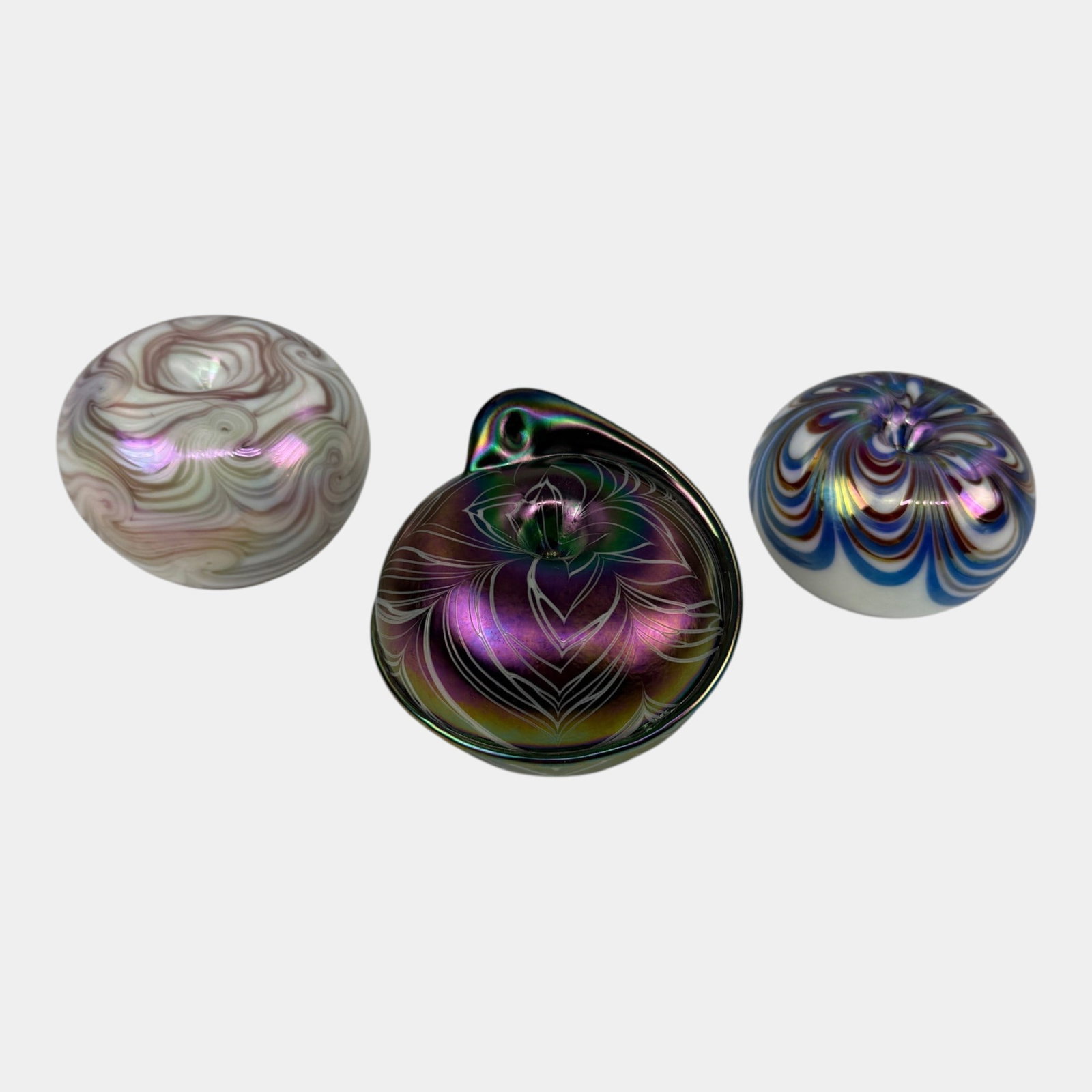 Terry Crider Ohio Studio Art Glass Purple Green Iridescent, Applied Snake, & Pulled Feather: We offer affordable in-house shipping on all items.For higher resolution images please visit bid.craftedauctions.com Terry Crider Ohio Studio Art Glass Purple Green Iridescent, Applied Snake, & Pulled