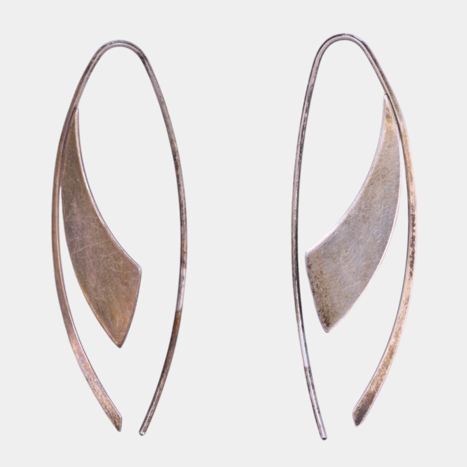 Sterling Silver Mid Century Modernist Abstract Long Oval Drop Earrings Minimalist Jewelry: We offer affordable in-house shipping on all items.For higher resolution images please visit bid.craftedauctions.com Excellent condition. Age related wear. Acid tested. Earrings are 1 3/4" tall and 1/