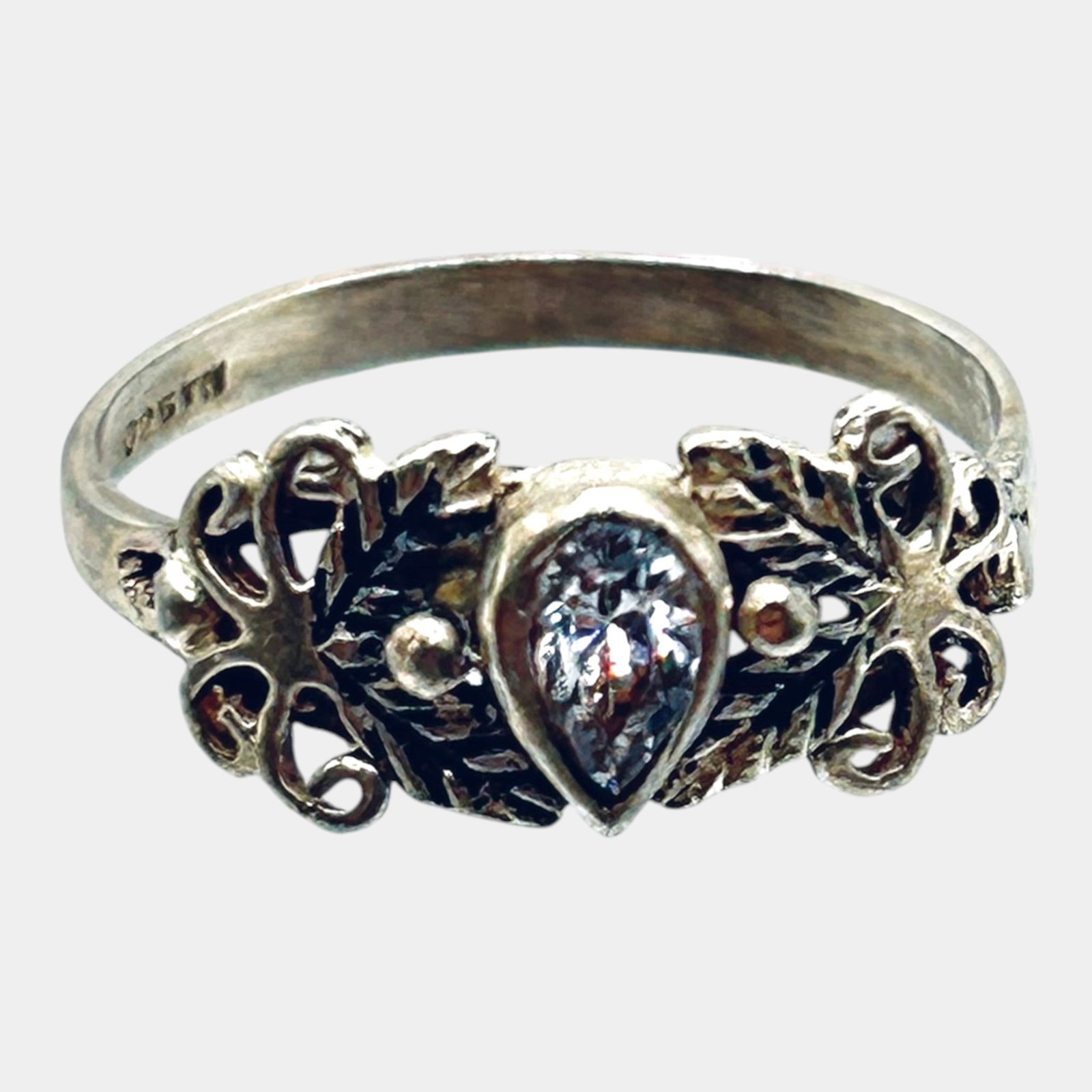 Sterling Silver Pear Cut Clear Stone Ring Floral Scrollwork Openwork Band Ring Size 4.5: We offer affordable in-house shipping on all items.For higher resolution images please visit bid.craftedauctions.com Excellent condition. Age related wear. Tested and guaranteed sterling silver. Marke