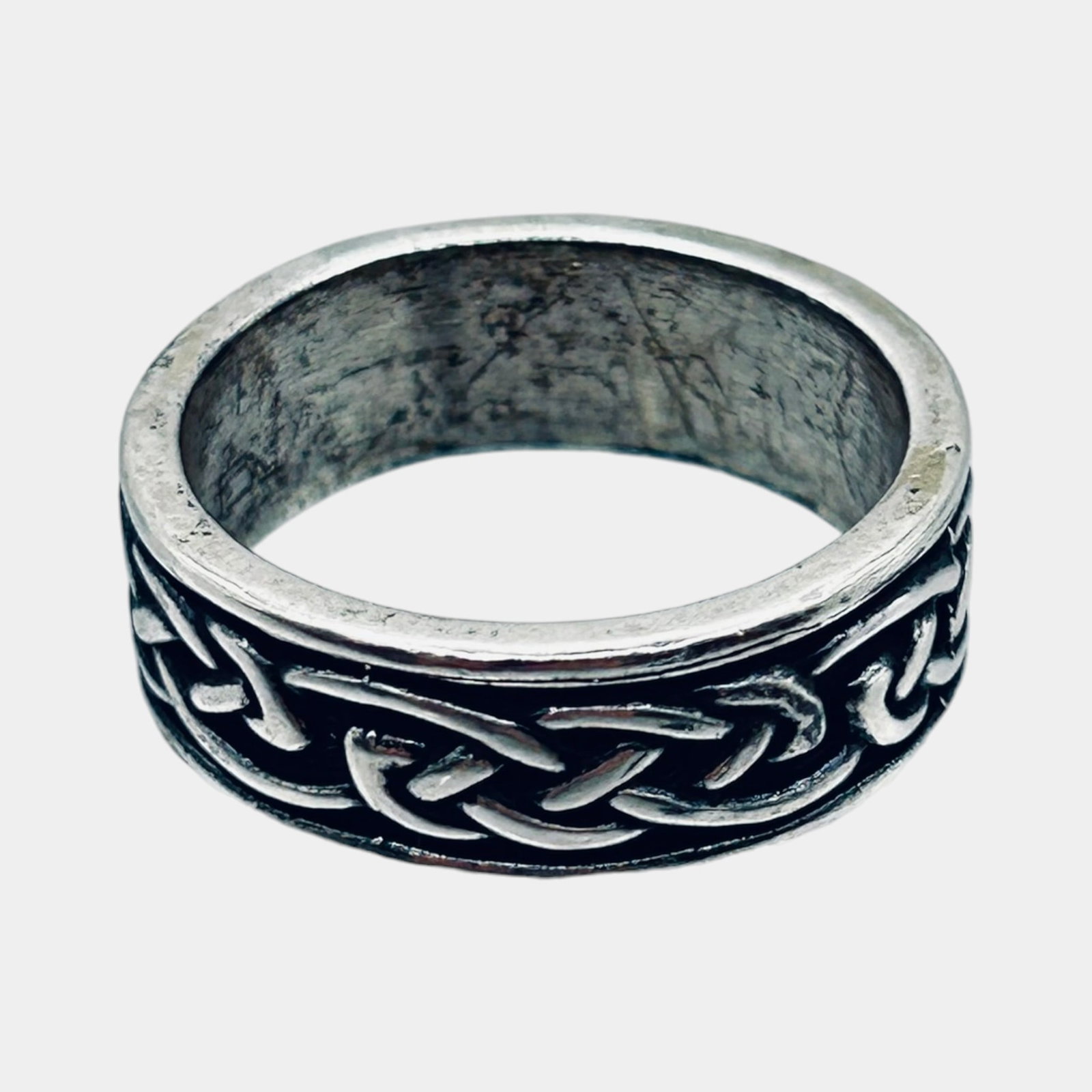 Sterling Silver Celtic Knot Band Ring Continuous Interwoven Pattern Ring Band Size 7: We offer affordable in-house shipping on all items.For higher resolution images please visit bid.craftedauctions.com Excellent condition. Age related wear. Tested and guaranteed sterling silver. Marke