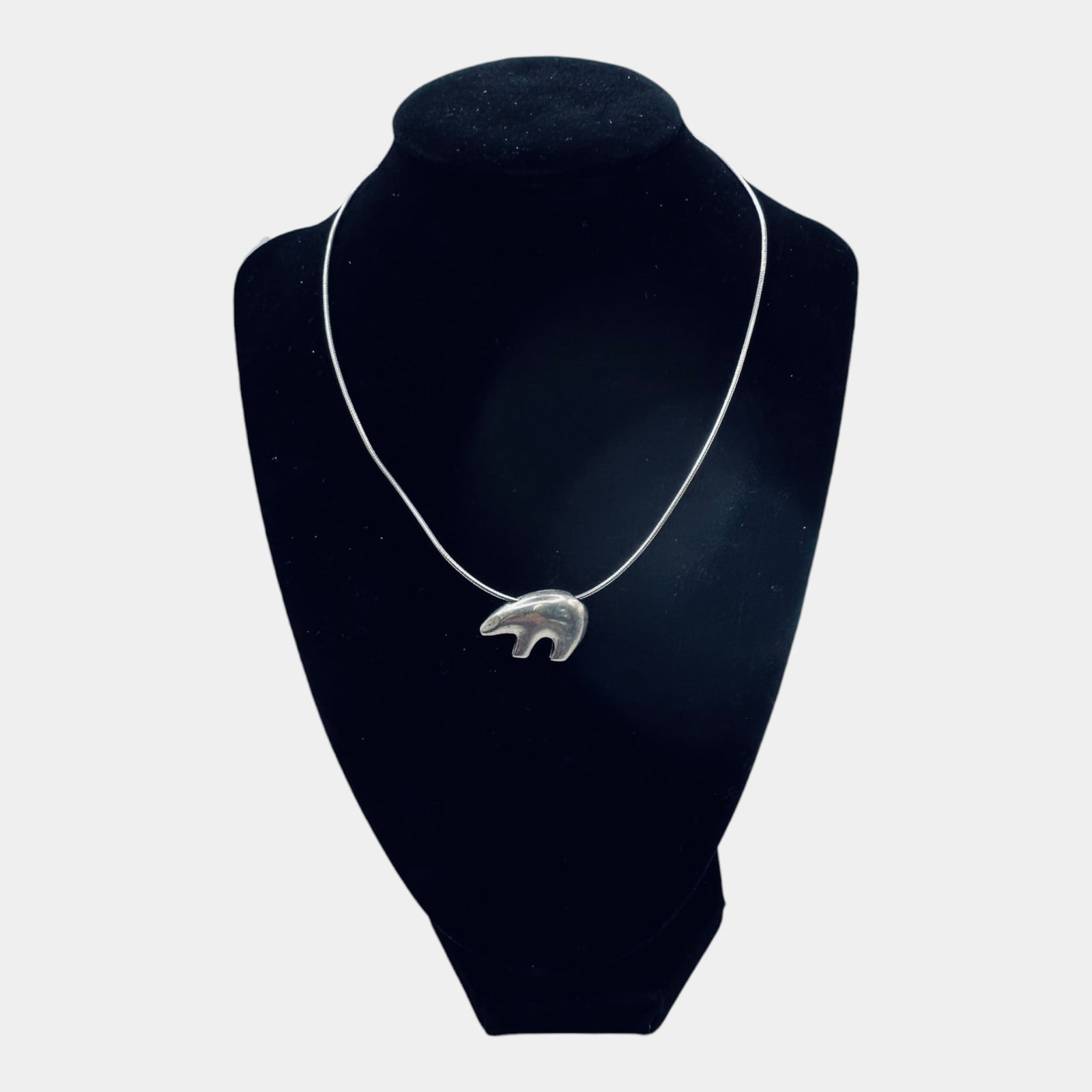 Sterling Silver Southwestern Bear Fetish Pendant Necklace Modernist Animal Form: We offer affordable in-house shipping on all items.For higher resolution images please visit bid.craftedauctions.com Excellent condition. Age related wear. Tested and guaranteed sterling silver. Chain