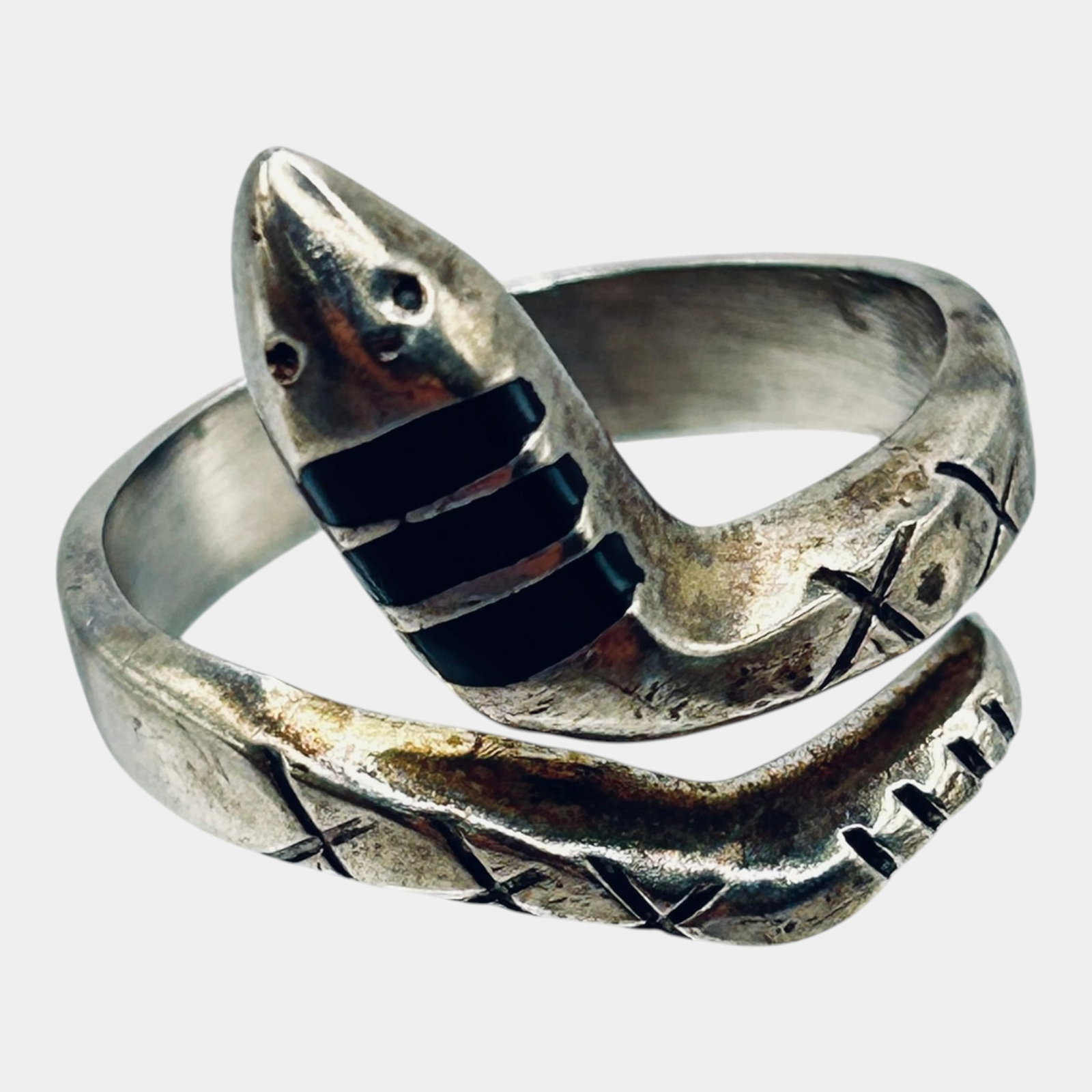 Sterling Silver Coiled Snake Ring Black Enamel Accents Wrap Around Serpent Ring Size 9: We offer affordable in-house shipping on all items.For higher resolution images please visit bid.craftedauctions.com Excellent condition. Age related wear. Tested and guaranteed sterling silver. Marke