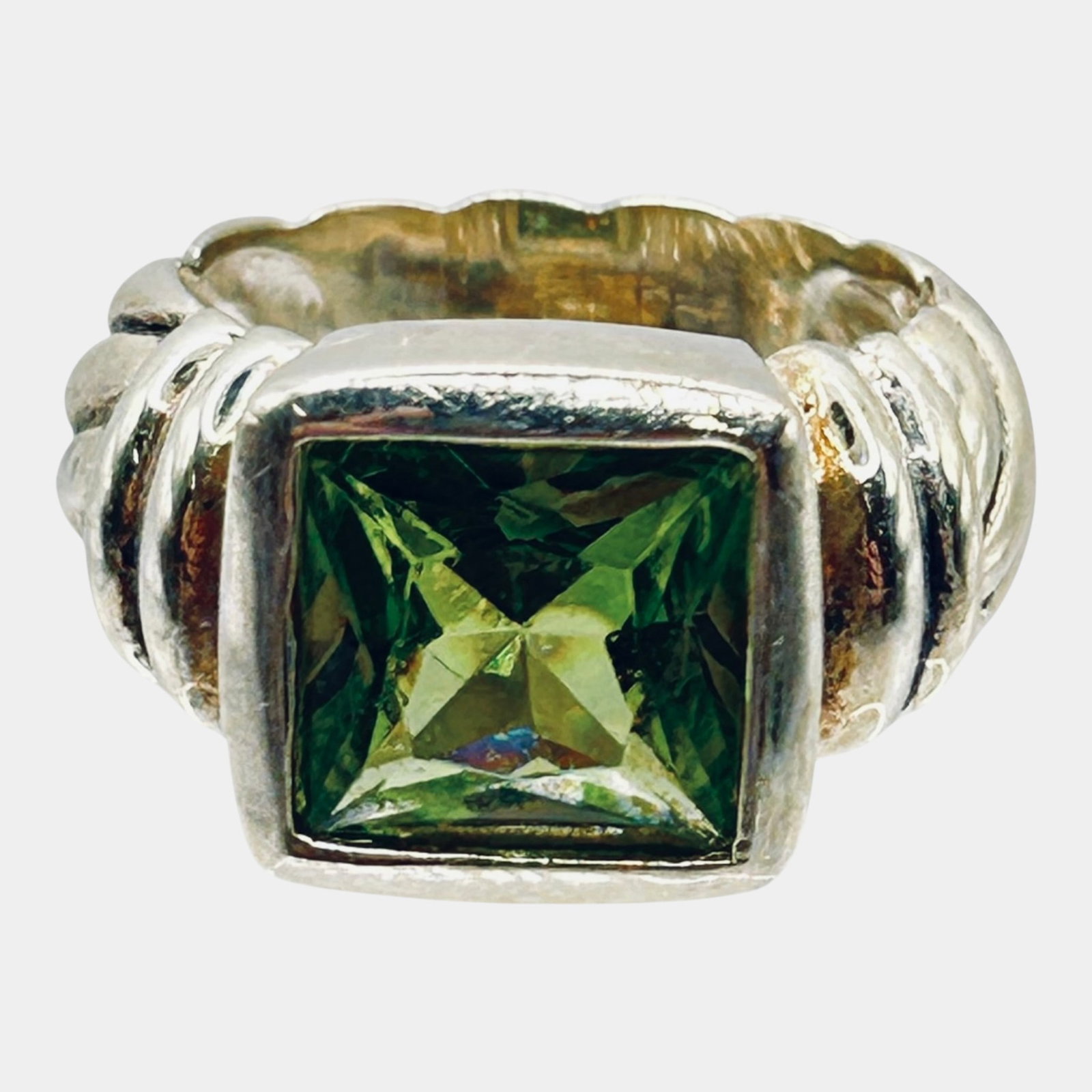 Sterling Silver Square Cut Green Glass Ring Ribbed Shoulder Statement Ring Size 7 (1 of 6)
