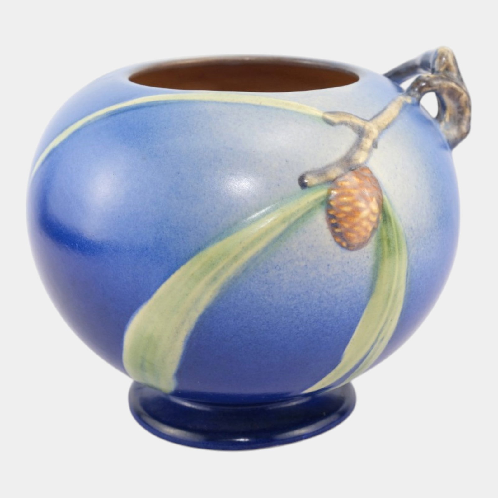 Roseville Pine Cone Blue 1936 Vintage Art Pottery Ceramic Jardiniere Planter 261-6: Professional, fast, and affordable in house shipping available for all items.For higher resolution images please visit www.bid.craftedauctions.com Roseville Pine Cone Blue 1936 Vintage Art Pottery Cer