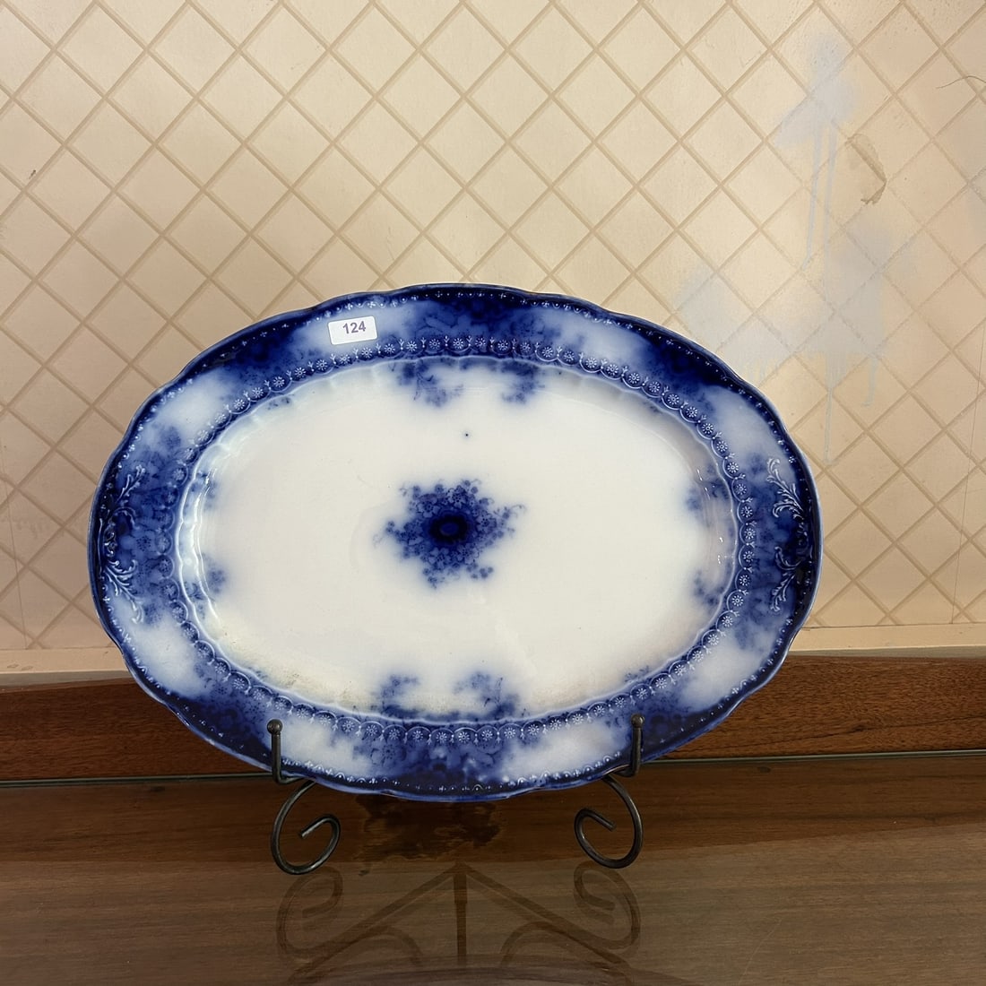Alfred Meakin Late 19th Century Flow Blue Kelvin Floral Decorated Oval Serving Platter: Professional, fast, and affordable in house shipping available for all items.For higher resolution images please visit www.bid.craftedauctions.com Alfred Meakin Late 19th Century Flow Blue Kelvin Flor