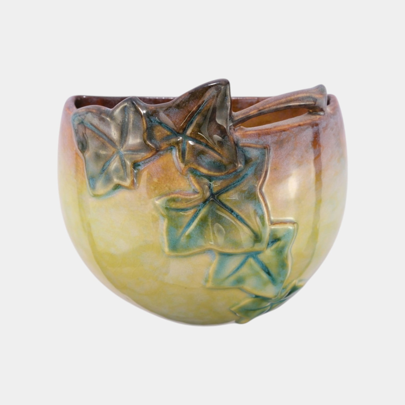Roseville Wincraft Green 1948 Mid Century Modern Pottery Wall Pocket 267-5: Professional, fast, and affordable in house shipping available for all items.For higher resolution images please visit www.bid.craftedauctions.com Roseville Wincraft Green 1948 Mid Century Modern Pott