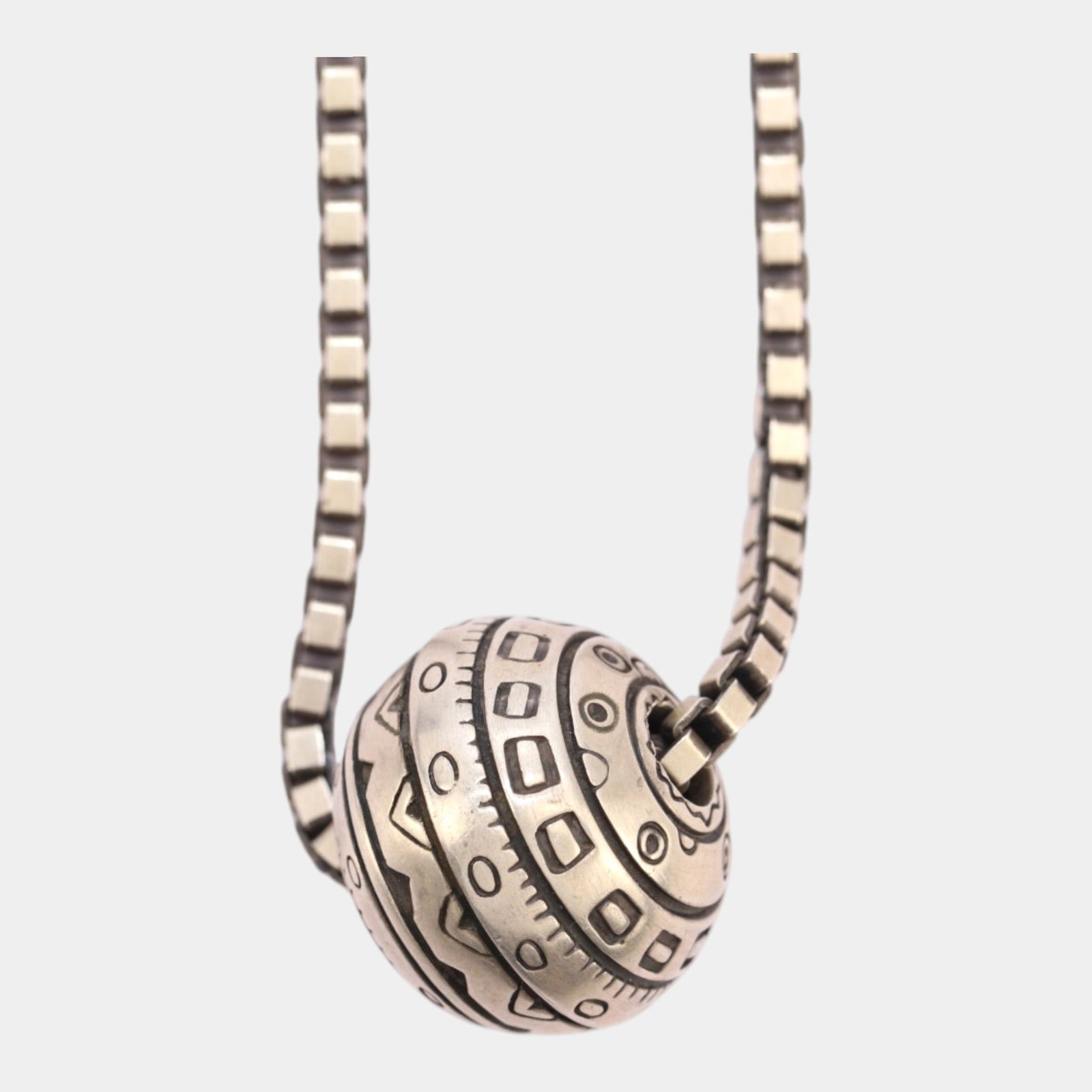 Lisa Jenks Contemporary Sterling Silver 925 Geometric Carved Ball Slide Pendant Toggle Clasp: Professional, fast, and affordable in house shipping available for all items.For higher resolution images please visit www.bid.craftedauctions.com Boldly sculptural and distinctly contemporary, this L