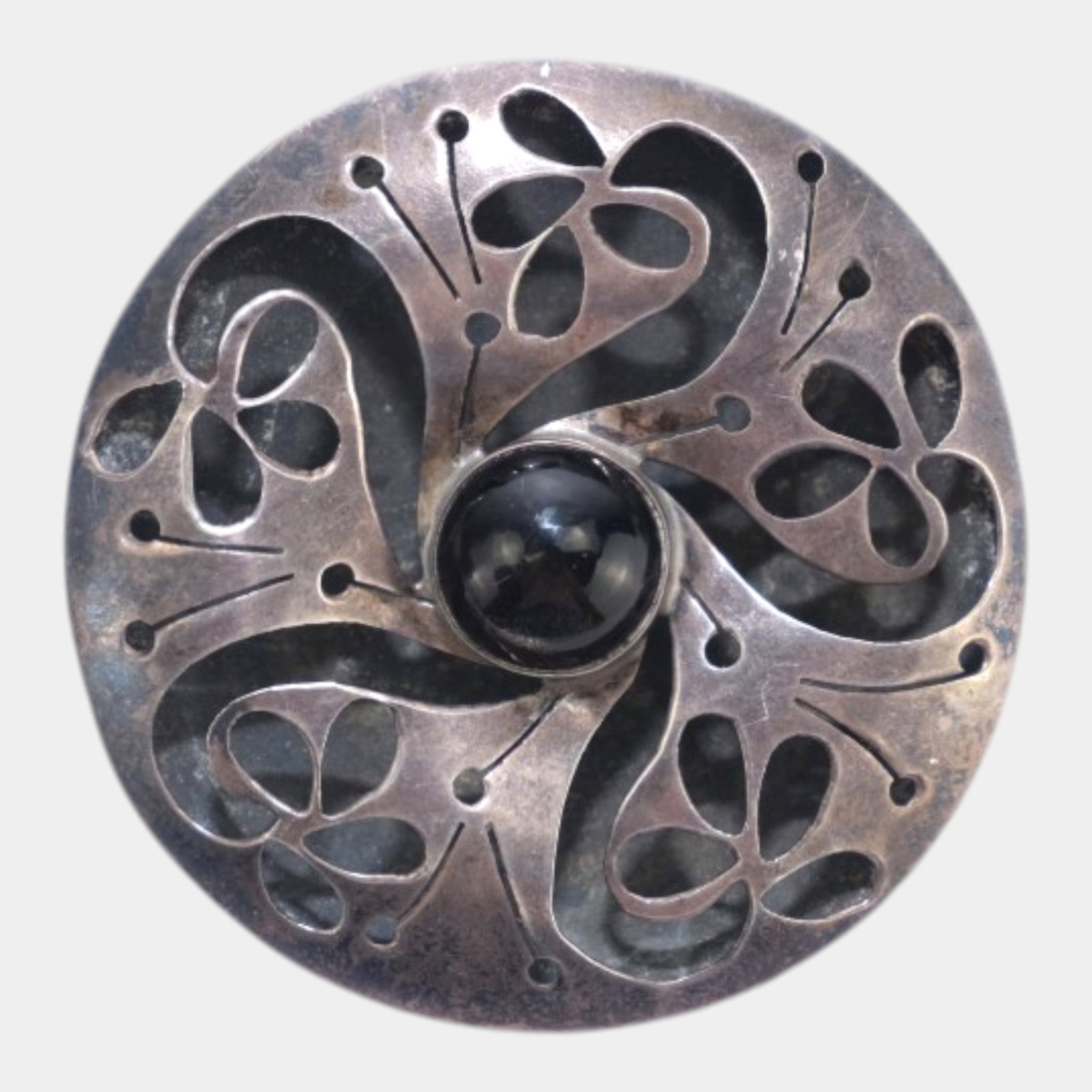 Taxco Mexico Sterling Silver 925 Black Onyx Center Stone Floral Mid Century Modernist Brooch Pin: Professional, fast, and affordable in house shipping available for all items.For higher resolution images please visit www.bid.craftedauctions.com Boldly sculptural and elegantly detailed, this Taxco 