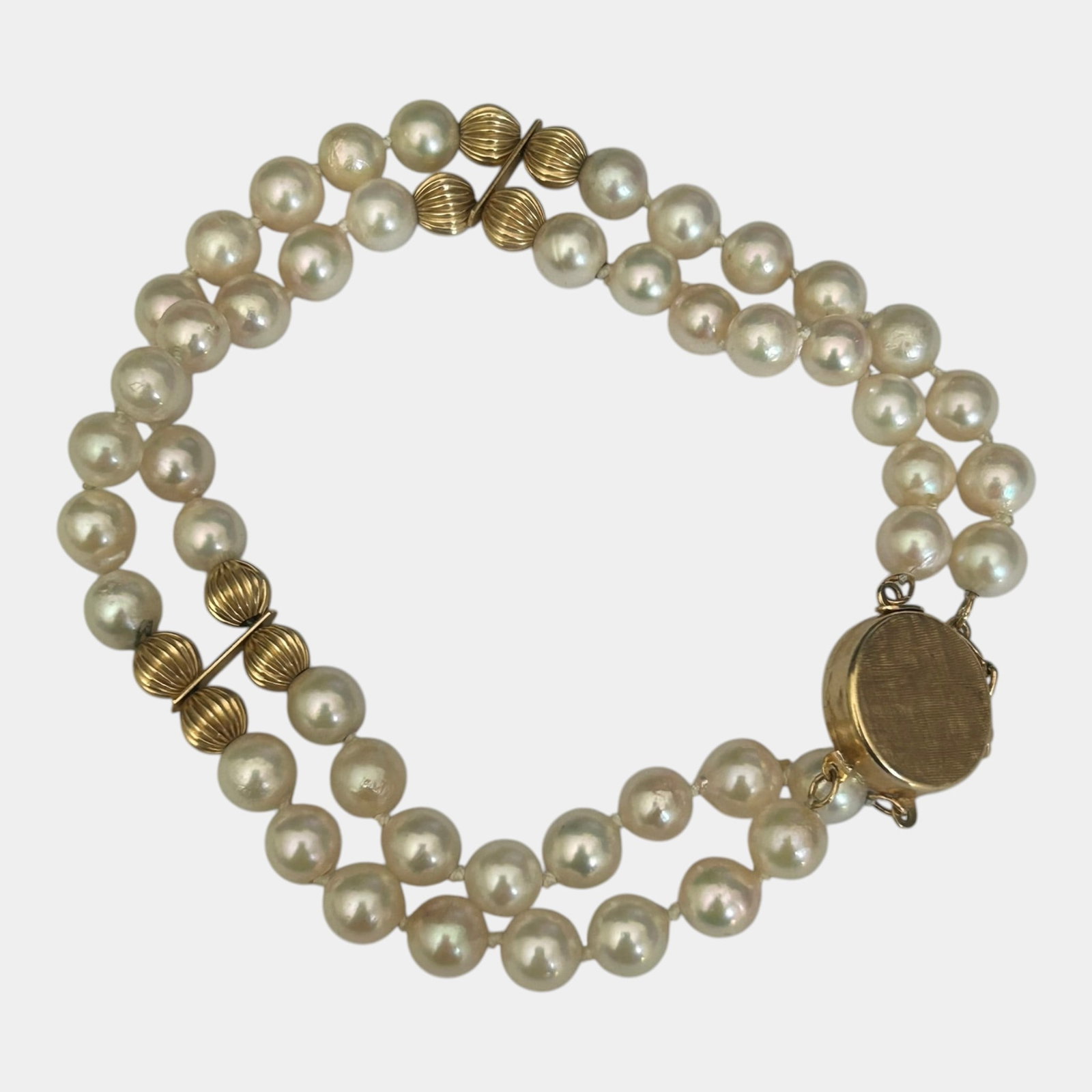 Grassman-Blake 14K Yellow Gold Findings & 5.5mm White Iridescent Pearl Mid Century Bracelet 8" Long: Professional, fast, and affordable in house shipping available for all items.For higher resolution images please visit www.bid.craftedauctions.com Elegantly designed, this Mid Century bracelet feature