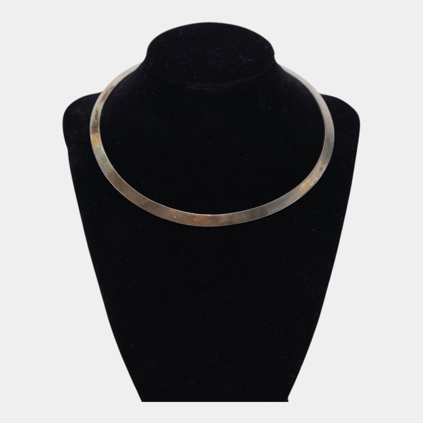 Taxco TR-88 Mexican 950 Silver Modernist Choker Collar Minimalist Necklace 1.2oz: Professional, fast, and affordable in house shipping available for all items.For higher resolution images please visit www.bid.craftedauctions.com Elegantly minimal and distinctly modernist, this Taxc