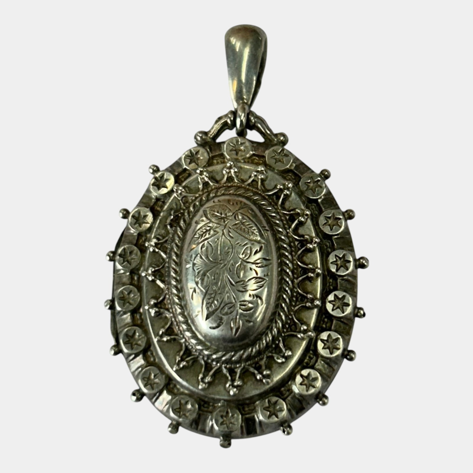 Horace Woodward & Co English Late 19th Century Victorian Sterling Silver Ornate Locket Pendant: Professional, fast, and affordable in house shipping available for all items.For higher resolution images please visit www.bid.craftedauctions.com Exquisitely detailed, this late 19th century Victoria