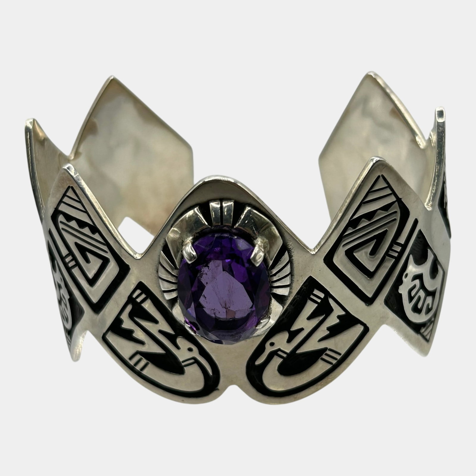 Cecil Sanders Navajo Native American Sterling Silver Large Prong Set Amethyst Cuff Bracelet: Professional, fast, and affordable in house shipping available for all items.For higher resolution images please visit www.bid.craftedauctions.com Exceptional Cecil Sanders Navajo sterling silver cuff