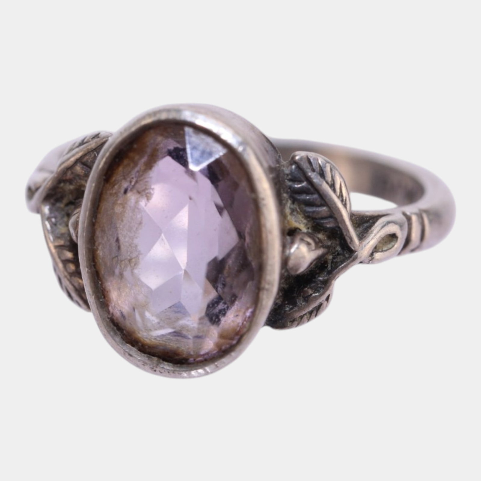 Shiptonia England Sterling Silver 925 1920s Art Deco Amethyst Stone Leaf Band Motif Ring Size 6.25: Professional, fast, and affordable in house shipping available for all items.For higher resolution images please visit www.bid.craftedauctions.com Elegantly detailed and distinctly Art Deco, this Ship