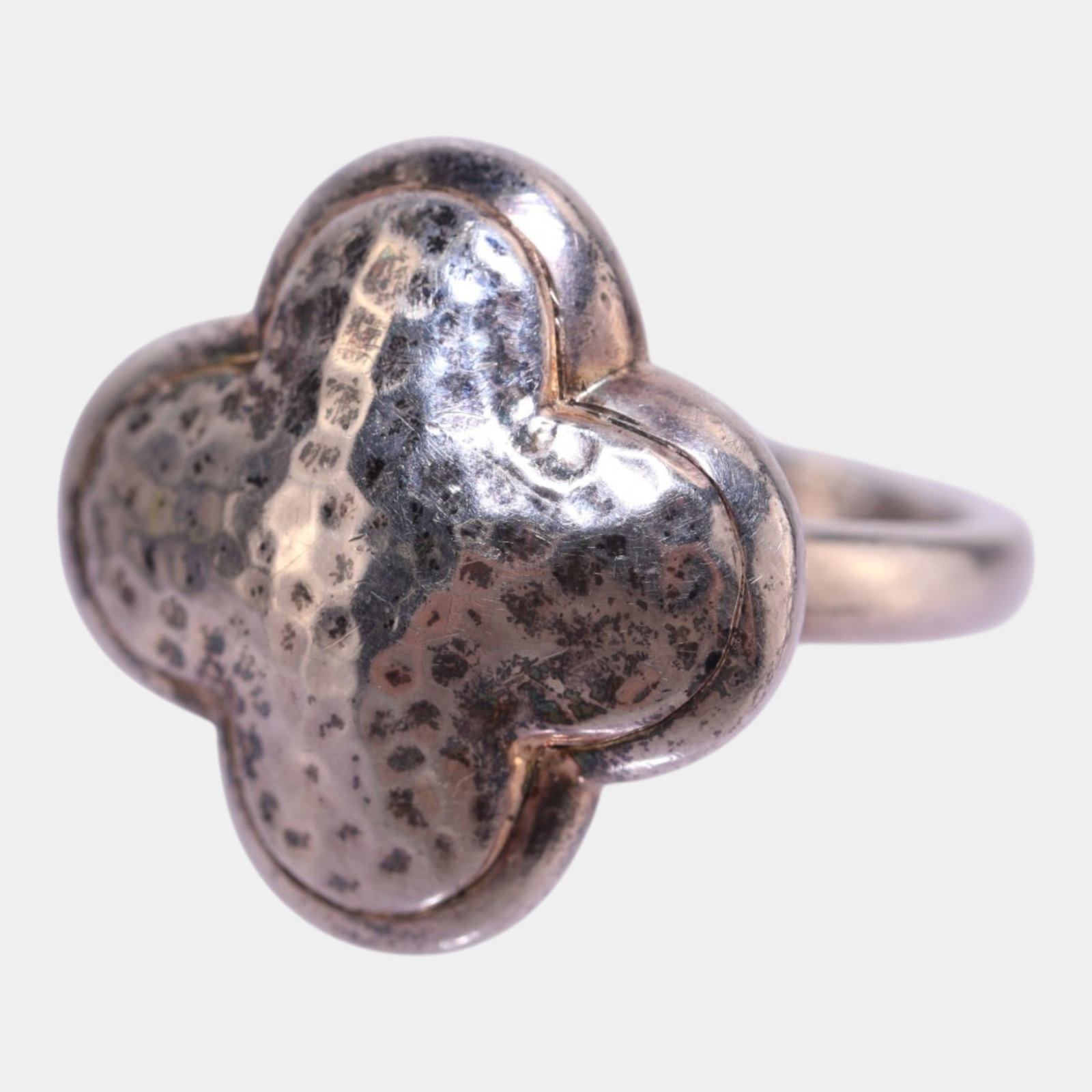 Heidi Klum Sterling Silver 925 Hammered Quatrefoil Alhambra Statement Ring Size 10: Professional, fast, and affordable in house shipping available for all items.For higher resolution images please visit www.bid.craftedauctions.com Boldly sculptural and distinctly modernist, this Heid