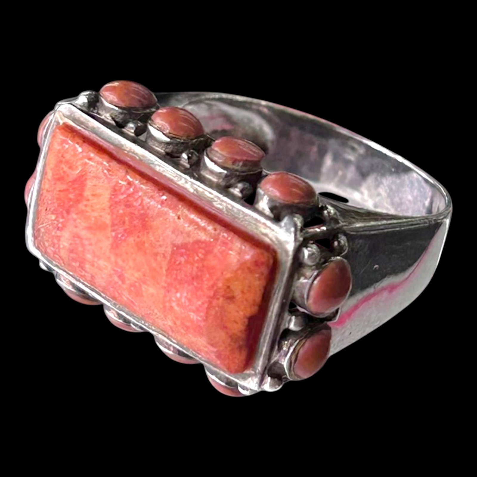 Sterling Silver Red Sponge Coral Rectangular Cluster Ring Southwestern Estate Jewelry Size 8.5: Professional, fast, and affordable in house shipping available for all items.For higher resolution images please visit bid.craftedauctions.com Bold sterling silver ring featuring a large rectangular r