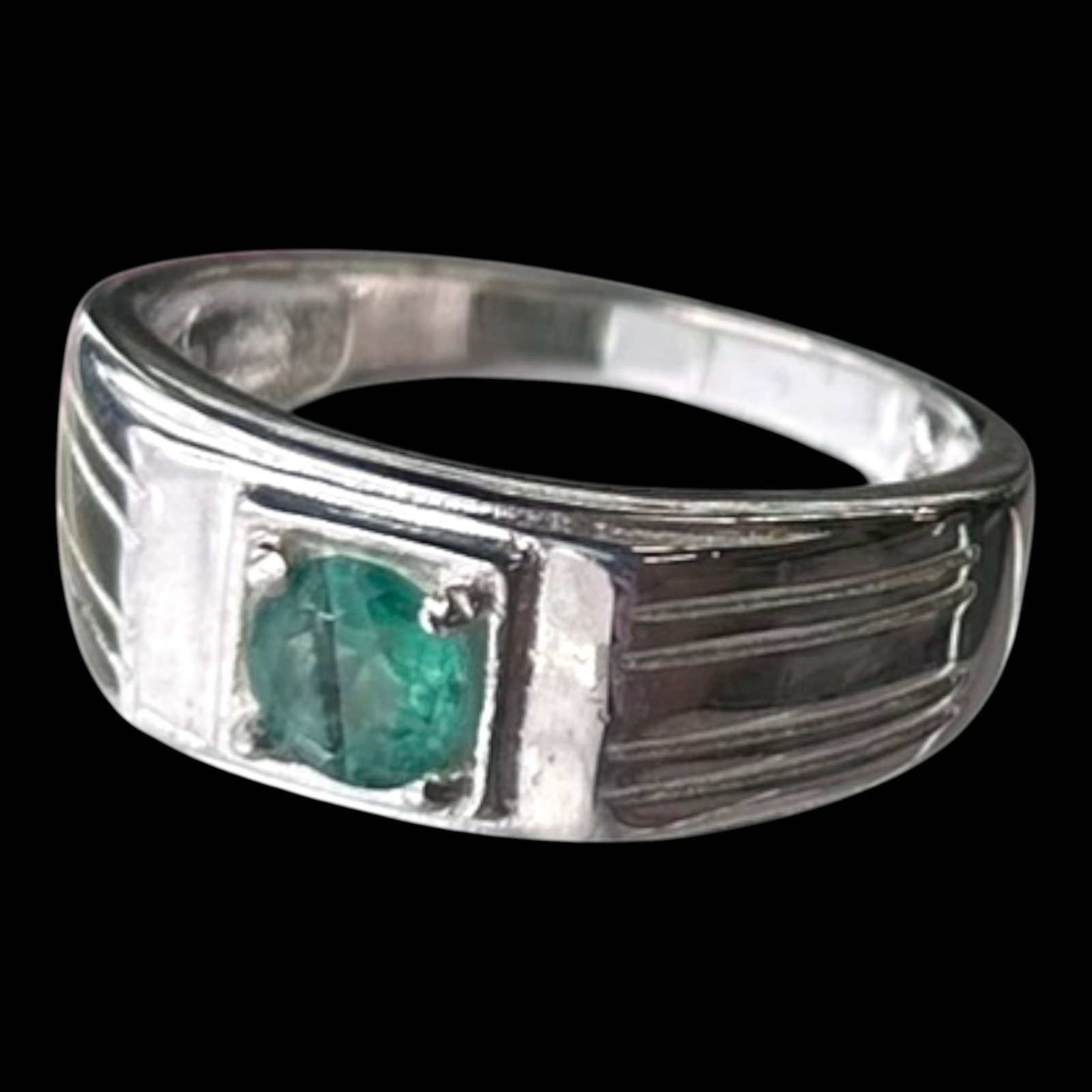 Mina Esmeralda Sterling Silver Emerald Solitaire Ring With Grooved Shoulders Size 9.75: Professional, fast, and affordable in house shipping available for all items.For higher resolution images please visit bid.craftedauctions.com Boldly styled, this vintage sterling silver ring showcase