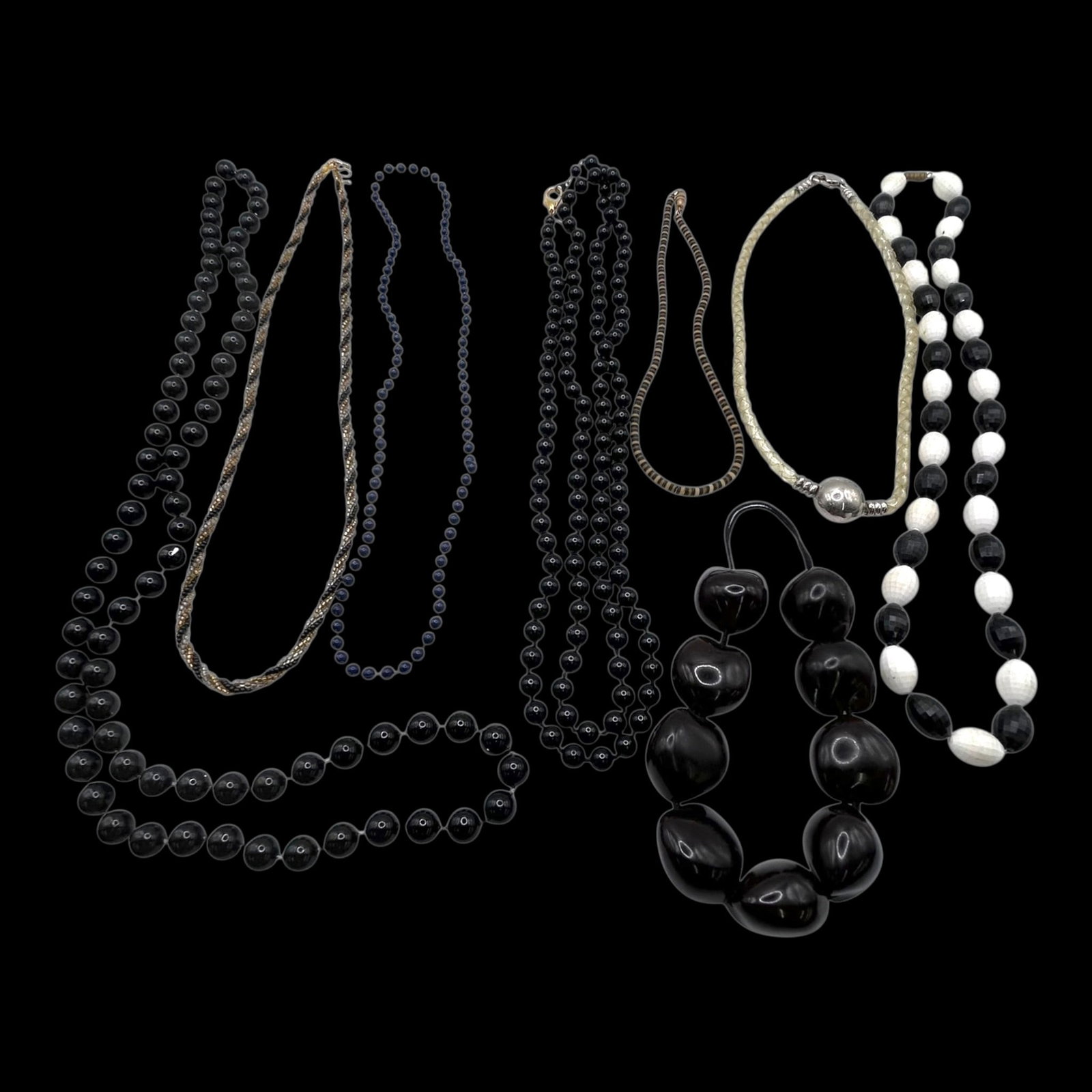 Costume Jewelry Black White Beaded Necklaces Mixed Glass Plastic & Faux Pearl Fashion Jewelry Lot: Professional, fast, and affordable in house shipping available for all items.For higher resolution images please visit bid.craftedauctions.com Stylishly assorted, this costume jewelry lot includes bla