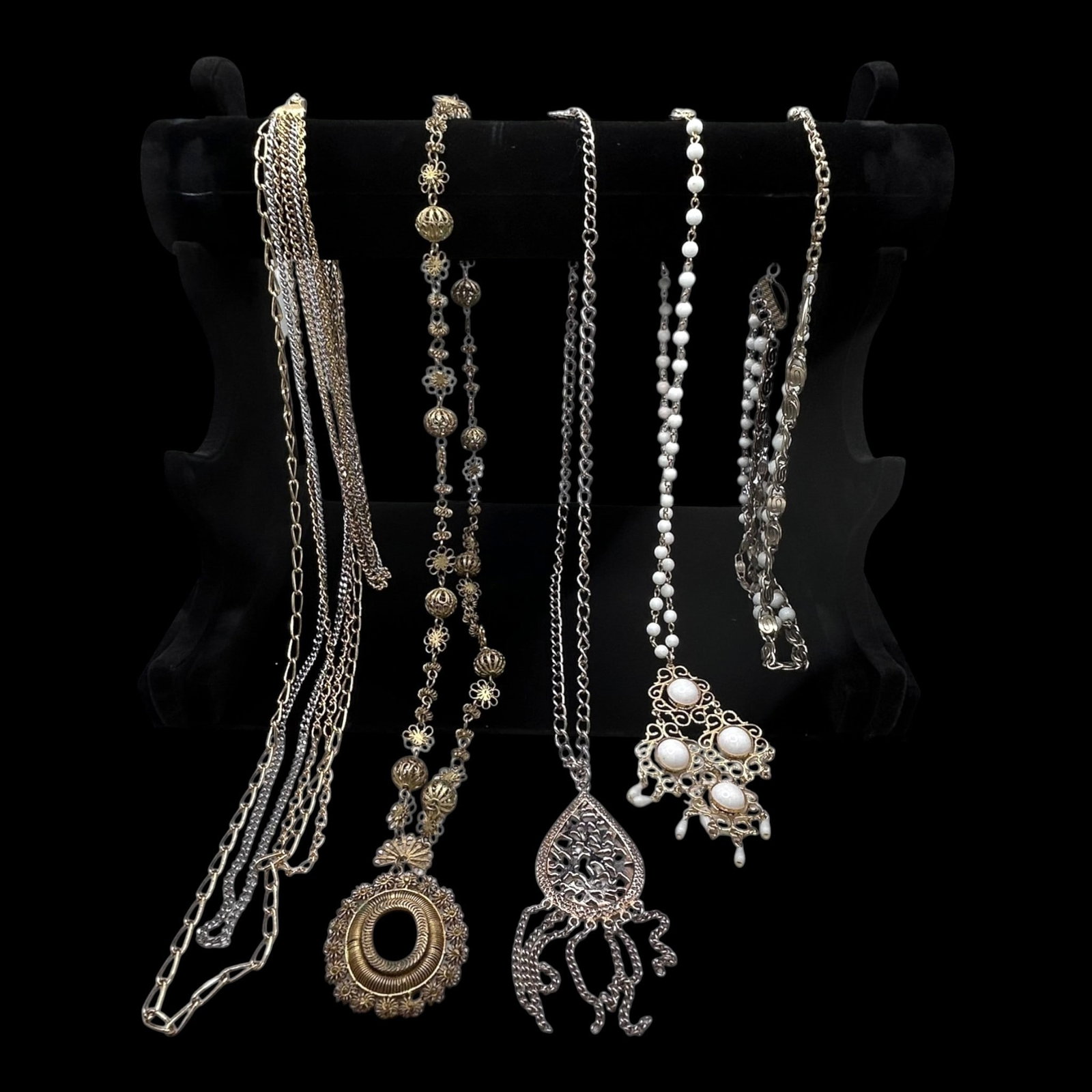 Costume Jewelry Silver Tone Chain Necklaces Pendant & Faux Pearl Necklace Seven Piece Lot (1 of 3)