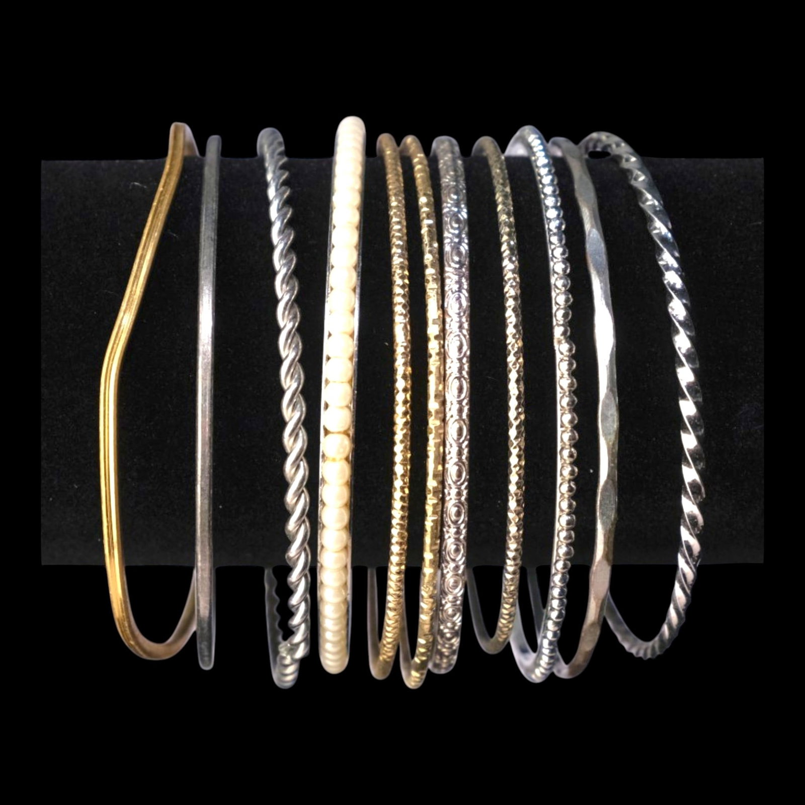 Vintage Gold Tone Silver Tone Bangle Bracelet Collection Twisted Hinged Fashion Jewelry Lot: Professional, fast, and affordable in house shipping available for all items.For higher resolution images please visit bid.craftedauctions.com Assorted vintage fashion bracelet lot featuring gold-tone