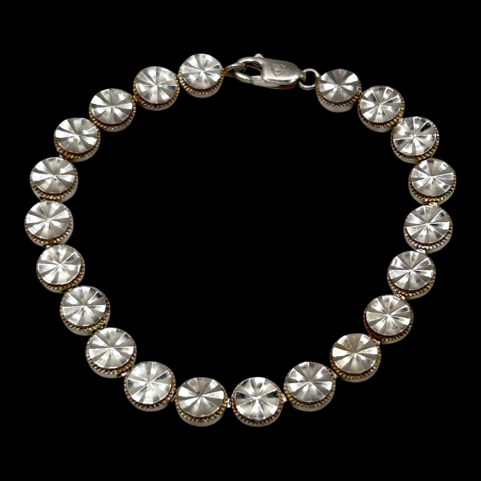 Sterling Silver 925 Round Disc Link Bracelet With Diamond Cut Starburst Pattern Design: Professional, fast, and affordable in house shipping available for all items.For higher resolution images please visit bid.craftedauctions.com Brightly reflective, this sterling silver bracelet featur