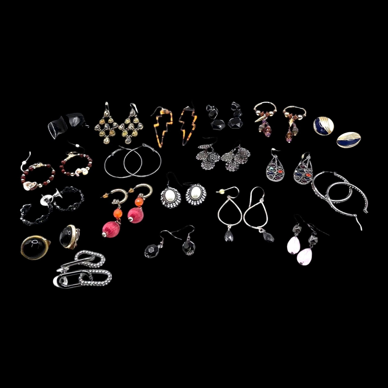 Fashion Earring Collection Hoop Dangle Drop Stud Faux Pearl Rhinestone & Enamel Designs Mixed: Professional, fast, and affordable in house shipping available for all items.For higher resolution images please visit bid.craftedauctions.com Assorted fashion earrings featuring hoops, dangles, drops