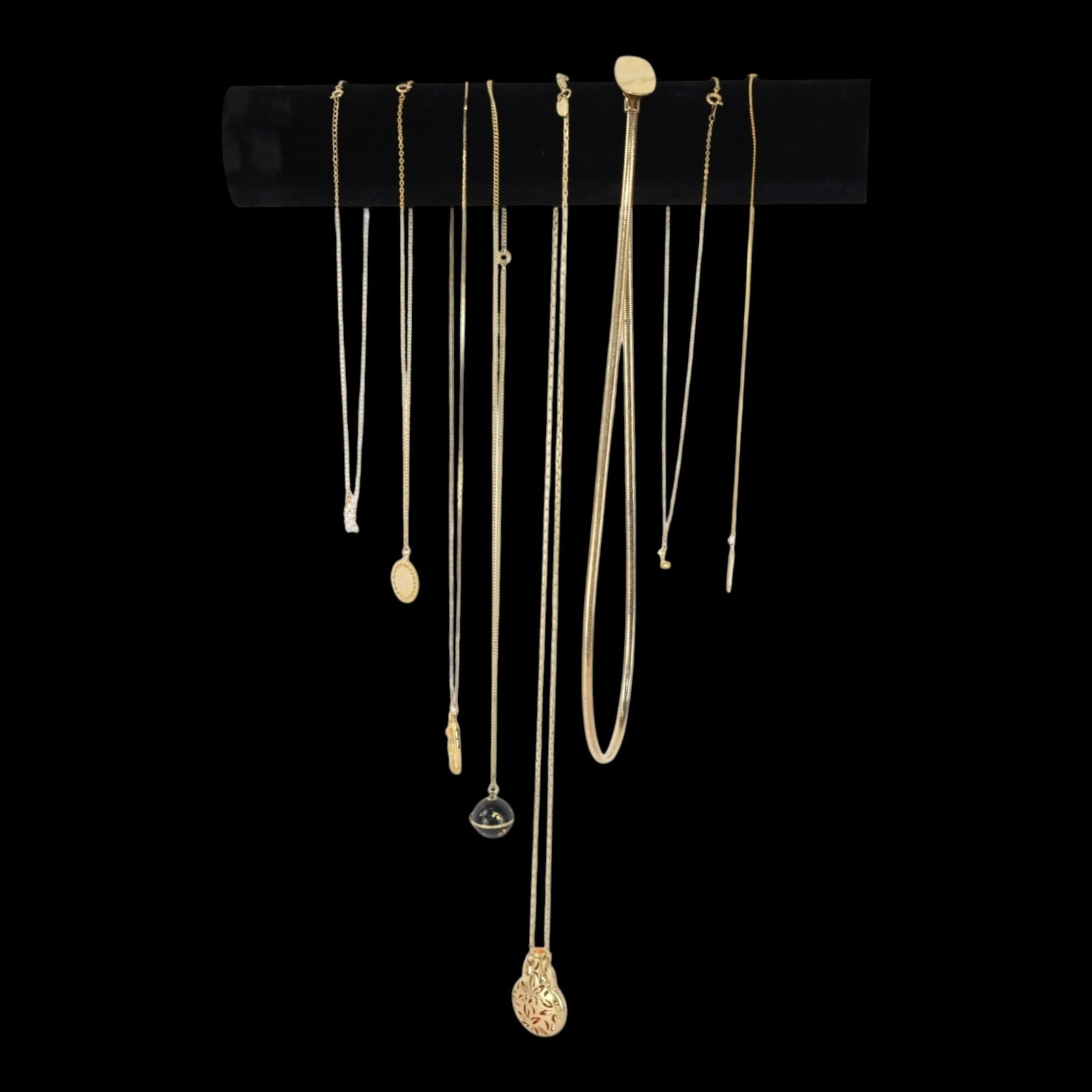 Gold Tone Chain Necklace & Pendant Collection Lockets Watch Fashion Jewelry Mixed Lot: Professional, fast, and affordable in house shipping available for all items.For higher resolution images please visit bid.craftedauctions.com Fashion jewelry necklace collection featuring gold-tone c