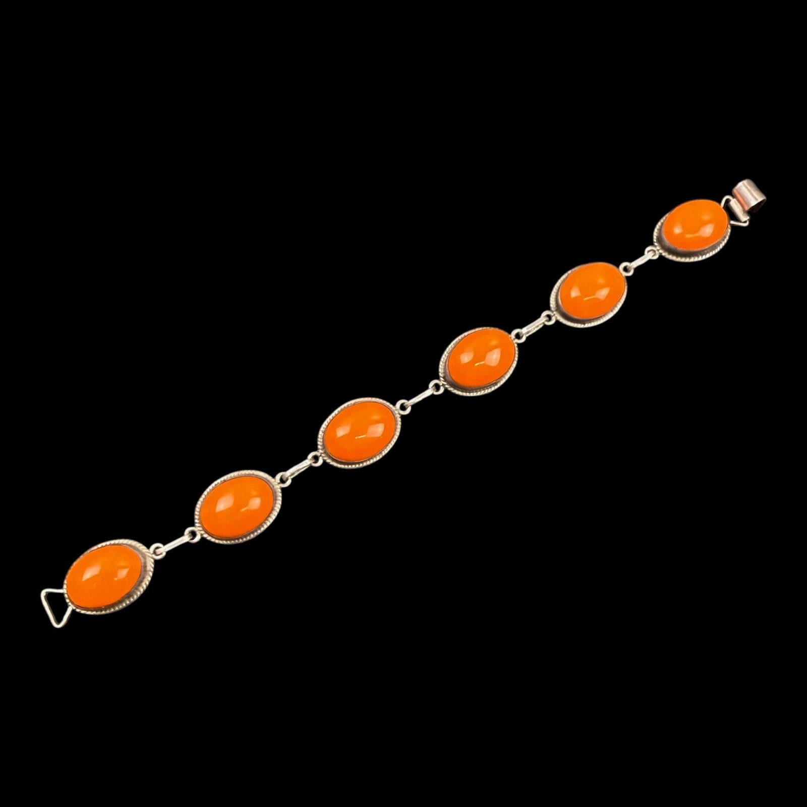 Sterling Silver 925 Orange Cabochon Link Bracelet With Oval Bezels And Rope Edge Borders: Professional, fast, and affordable in house shipping available for all items.For higher resolution images please visit bid.craftedauctions.com Sterling Silver 925 Orange Cabochon Link Bracelet With Ov