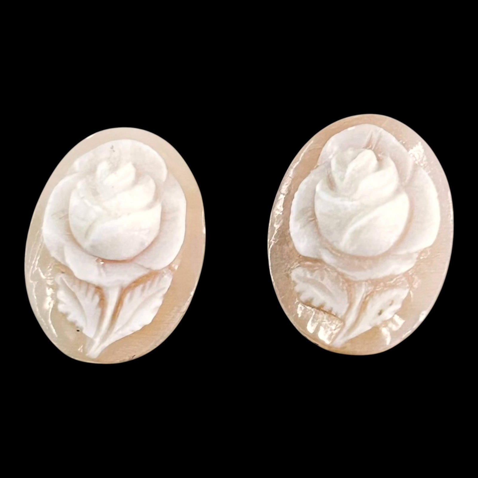 Pair Of Hand Carved Shell Cameo Rose Flower Oval Cabochons Unmounted Loose Jewelry Stones: Professional, fast, and affordable in house shipping available for all items.For higher resolution images please visit bid.craftedauctions.com Pair of finely hand carved shell cameo oval cabochons dep