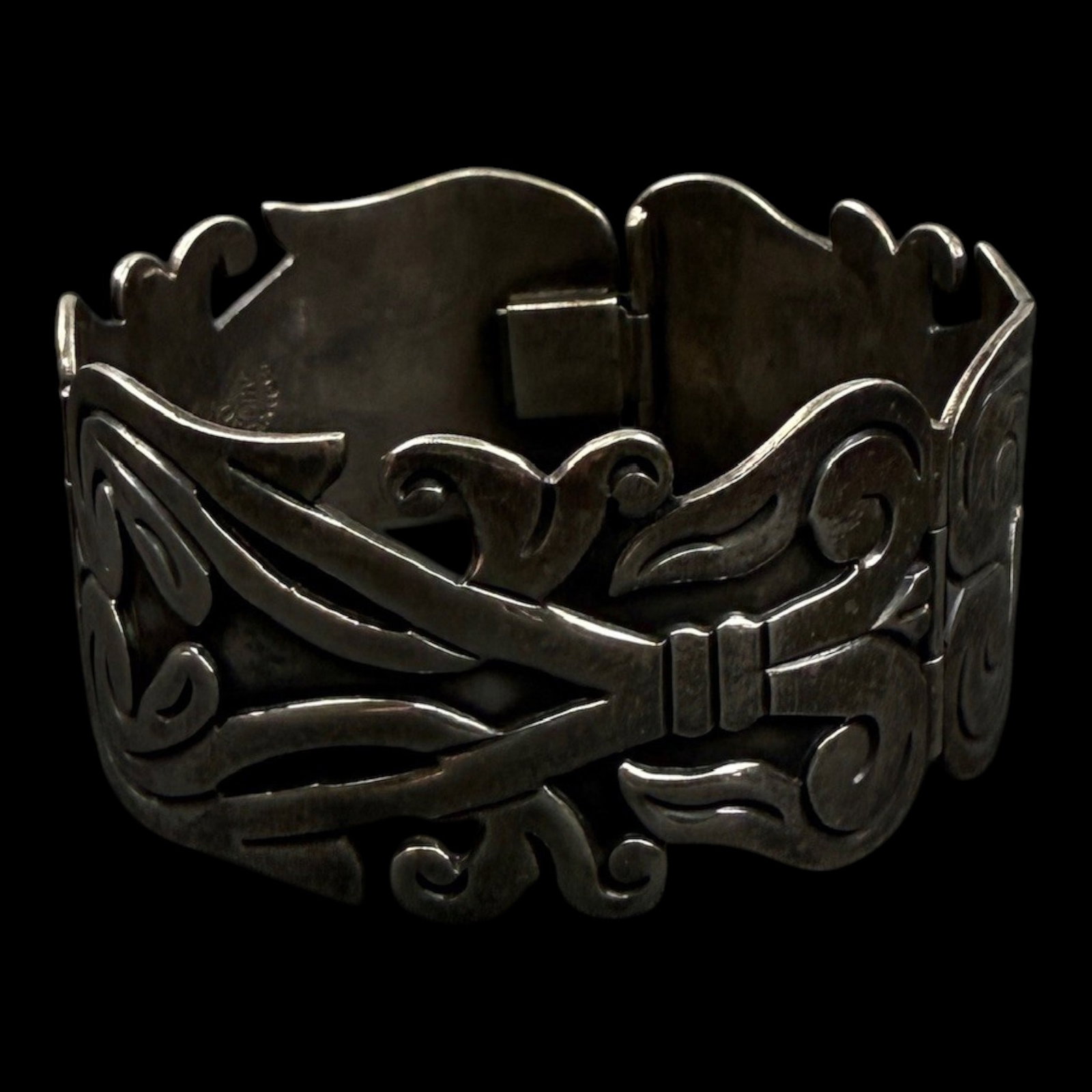 Melesio Rodriguez Villalba For Taxco Mexican Sterling Silver Mid Century Modern Hinged Cuff Bracelet: Professional, fast, and affordable in house shipping available for all items.For higher resolution images please visit bid.craftedauctions.com Boldly sculptural sterling silver wide hinged cuff bracel