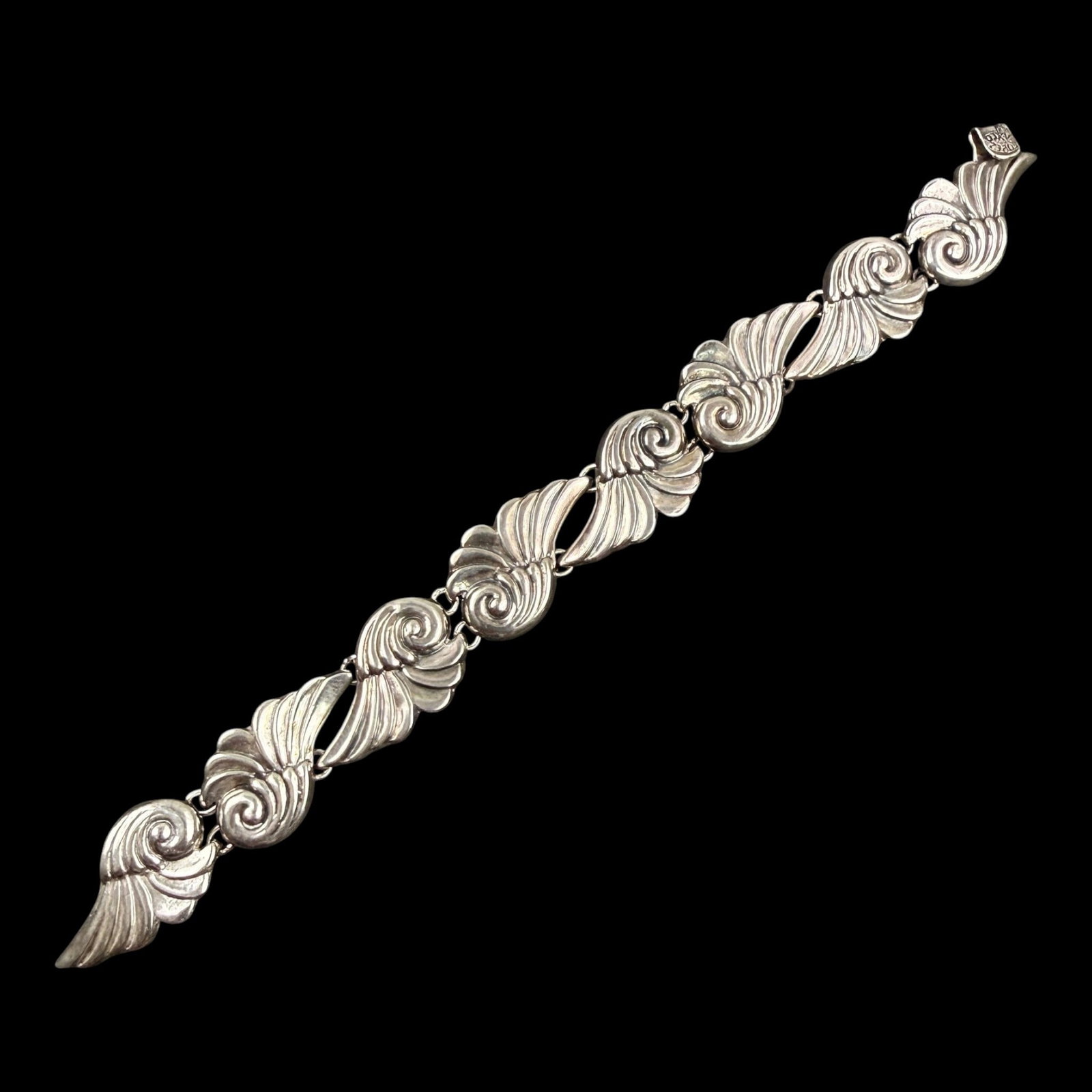 Gerardo Lopez For Taxco Mexico Sterling Silver Modernist Scroll Link Bracelet Mid Century Design: Professional, fast, and affordable in house shipping available for all items.For higher resolution images please visit bid.craftedauctions.com Elegantly sculpted, this Gerardo Lopez Taxco Mexico sterl