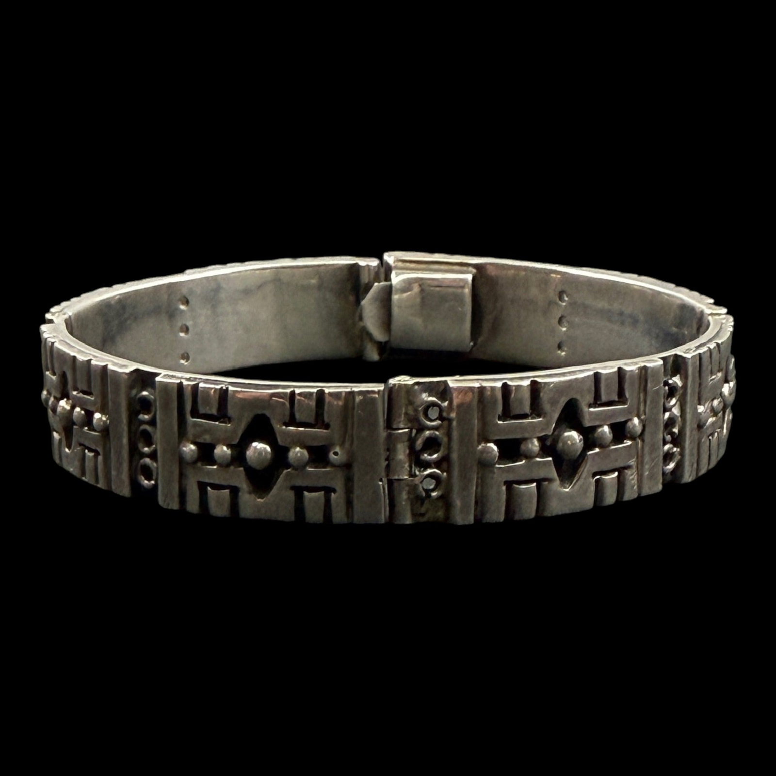Raymundo Garcia For Taxco Mexico Sterling Silver Modernist Geometric Panel Link Bracelet With Raised: Professional, fast, and affordable in house shipping available for all items.For higher resolution images please visit bid.craftedauctions.com Boldly modernist, this sterling silver panel bracelet fea