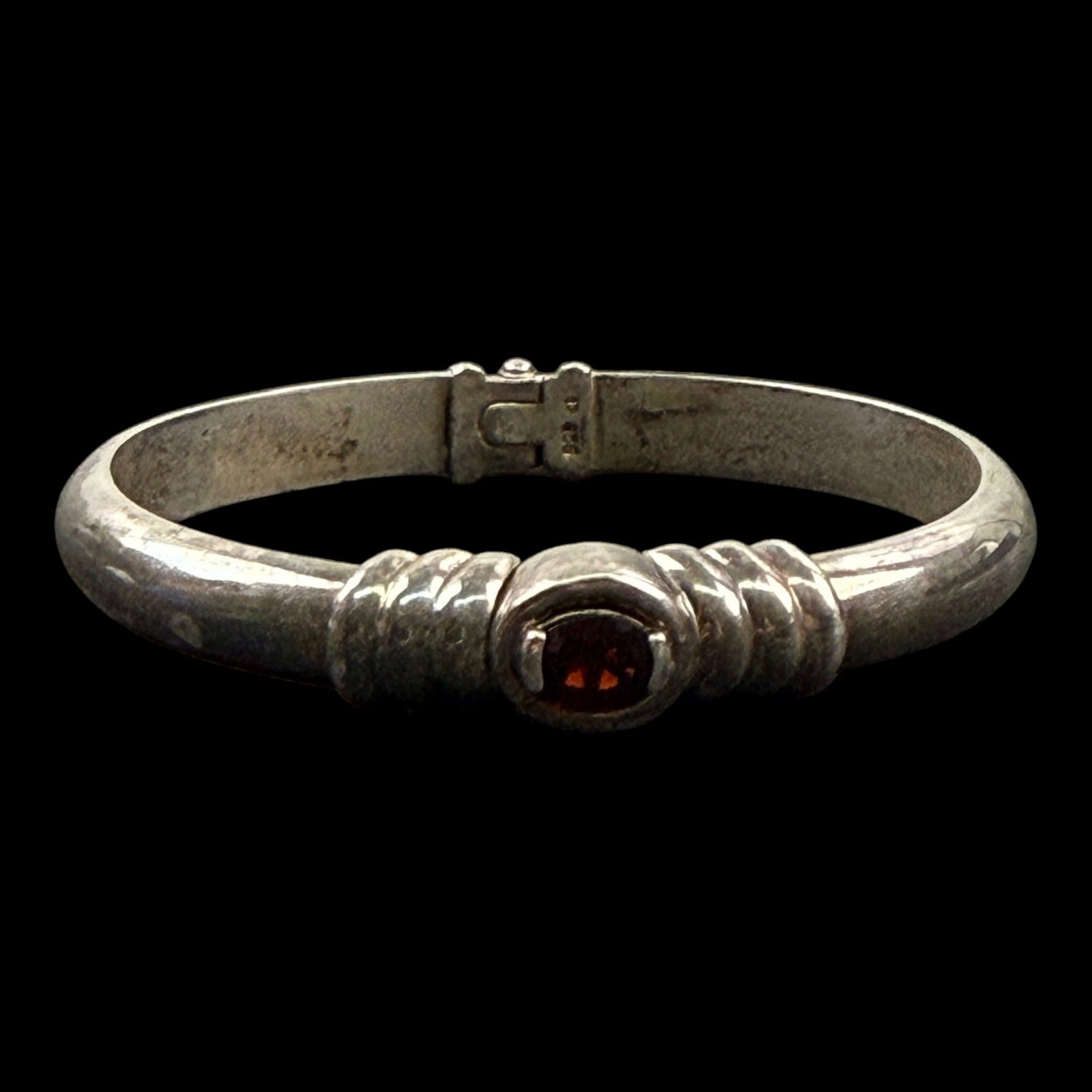 Caspian International Sterling Silver 925 Hinged Bangle Bracelet With Garnet Cabochon & Ribbed (1 of 6)