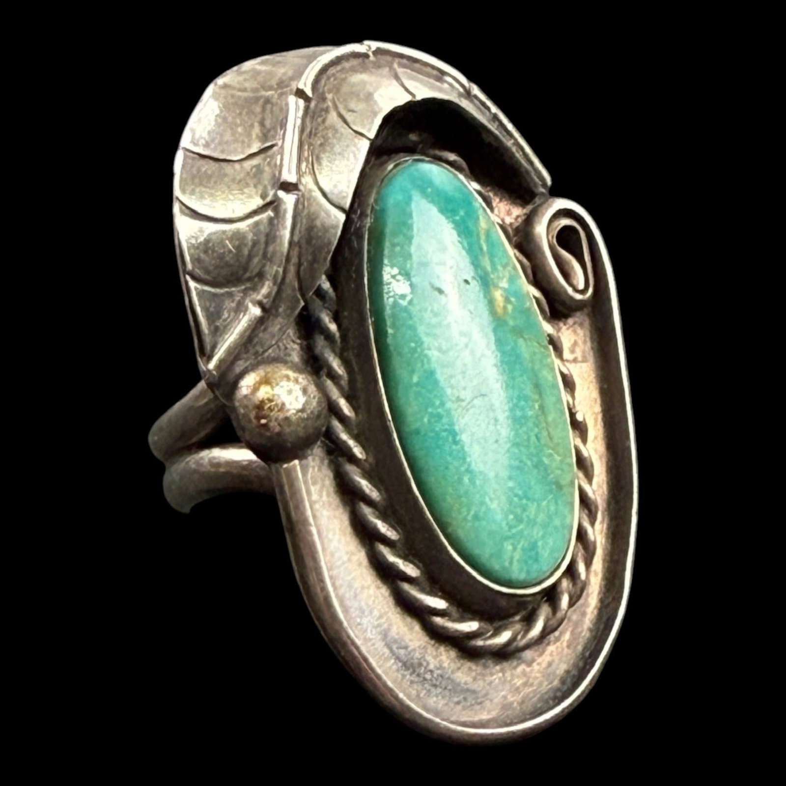 Sterling Silver Turquoise Ring With Leaf Scroll Rope Border And Split Shank Southwestern Design (1 of 4)
