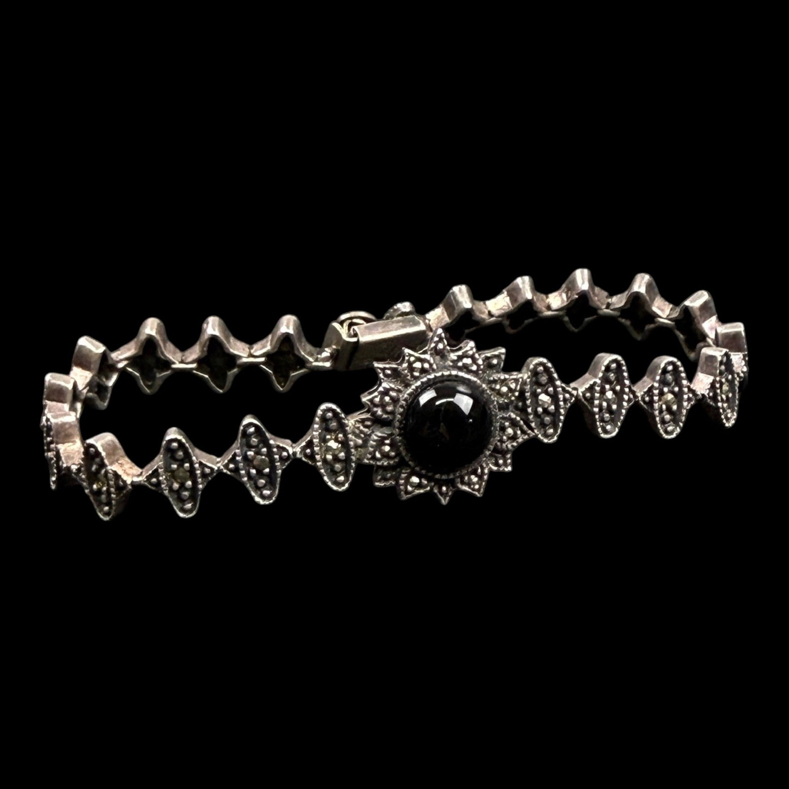 Judith Jack Sterling Silver Marcasite Black Onyx Art Deco Zigzag Link Bracelet Signed: Professional, fast, and affordable in house shipping available for all items.For higher resolution images please visit bid.craftedauctions.com Strikingly geometric, this Judith Jack sterling silver br