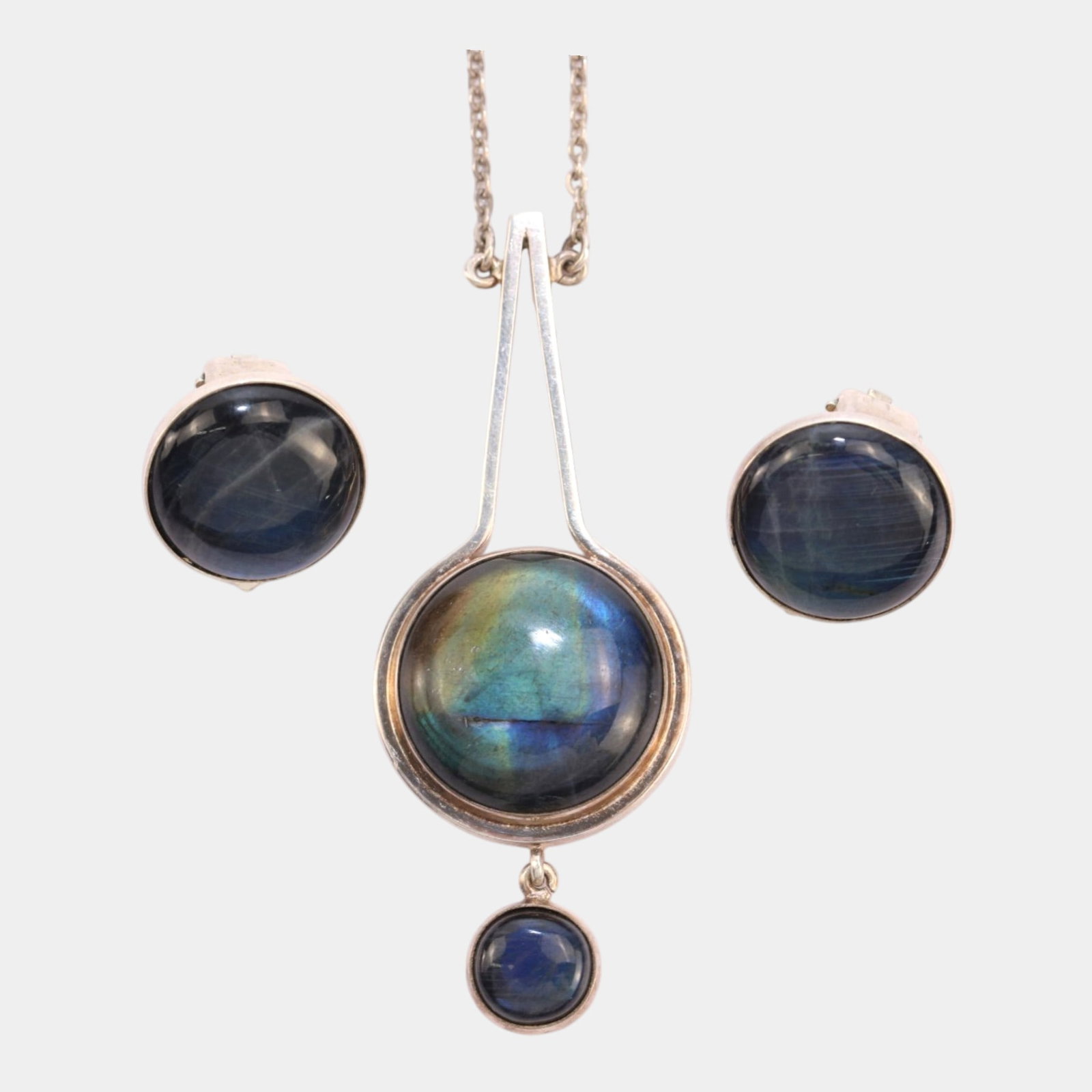 Kaunis Koru Finland 1970s Mid Century Modernist Sterling Silver & Labradorite Pendant Necklace &: Professional, fast, and affordable in house shipping available for all items. For higher resolution images please visit bid.craftedauctions.com Strikingly modern and luminous, this Kaunis Koru Finland