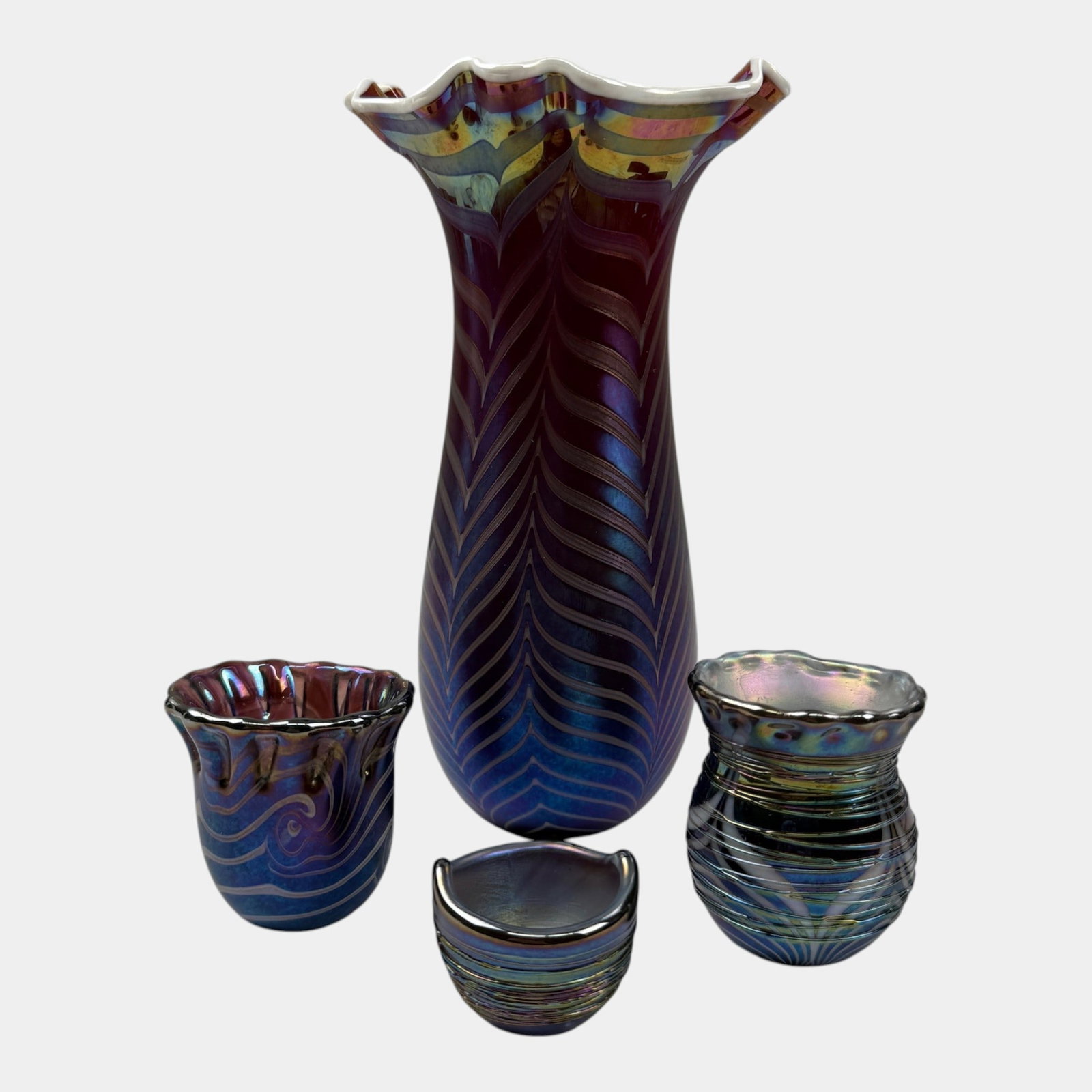Terry Crider Ohio Studio Art Glass Blue Green Iridescent Pulled Feather And Threaded Vases: Professional, fast, and affordable in house shipping available for all items. For higher resolution images please visit bid.craftedauctions.com Terry Crider Ohio Studio Art Glass Blue Green Iridescent