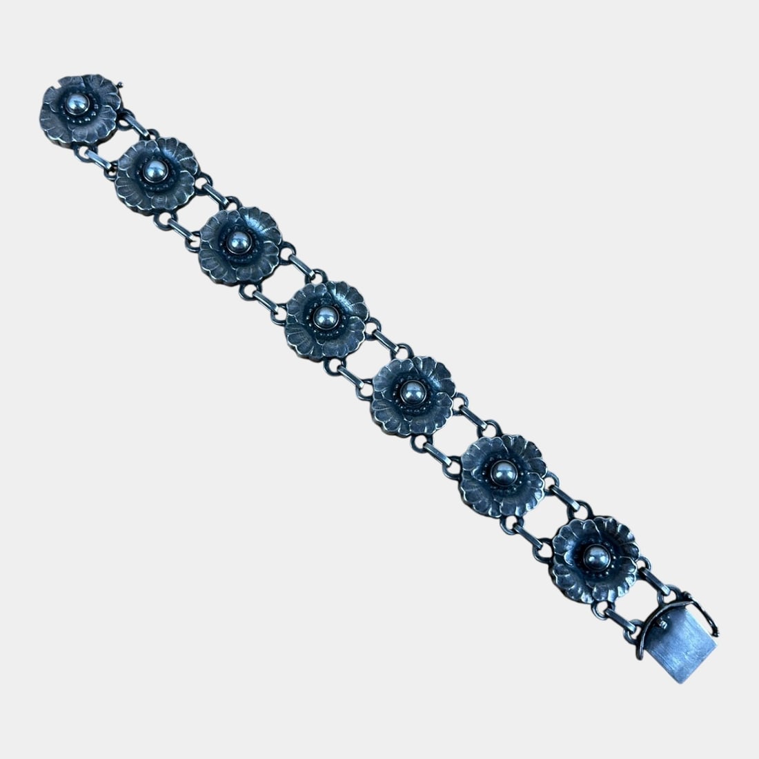 George Jensen (Denmark 1866-1935) 925 Sterling Silver Floral Link Bracelet: Professional, fast, and affordable in house shipping available for all items. For higher resolution images please visit bid.craftedauctions.com Elegantly sculpted and timelessly refined, this early 20