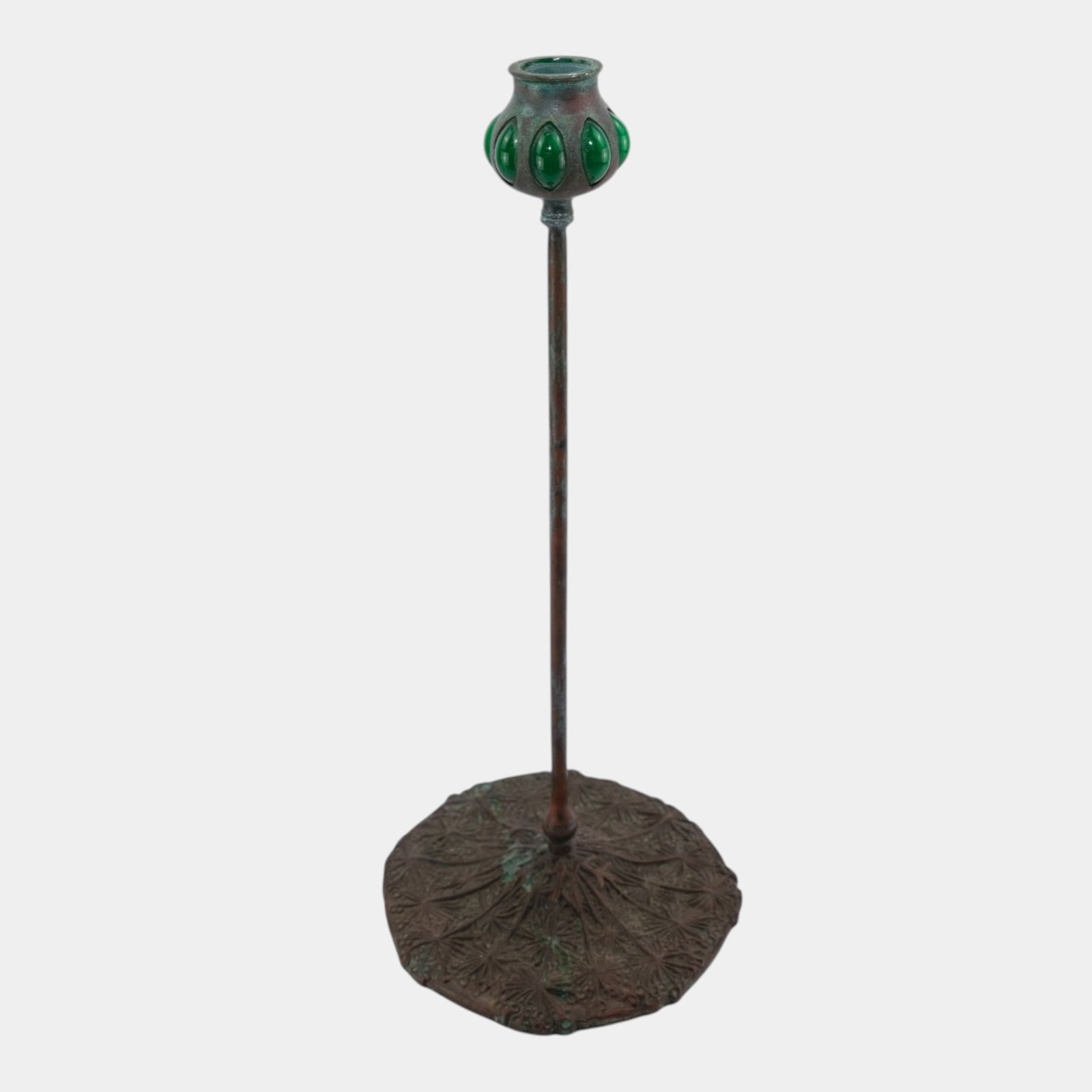 Tiffany Studios Early 20th Century Art Nouveau Bronze & Green Art Glass Queen Anne's Lace: Professional, fast, and affordable in house shipping available for all items. For higher resolution images please visit bid.craftedauctions.com Tiffany Studios Early 20th Century Art Nouveau Bronze & 