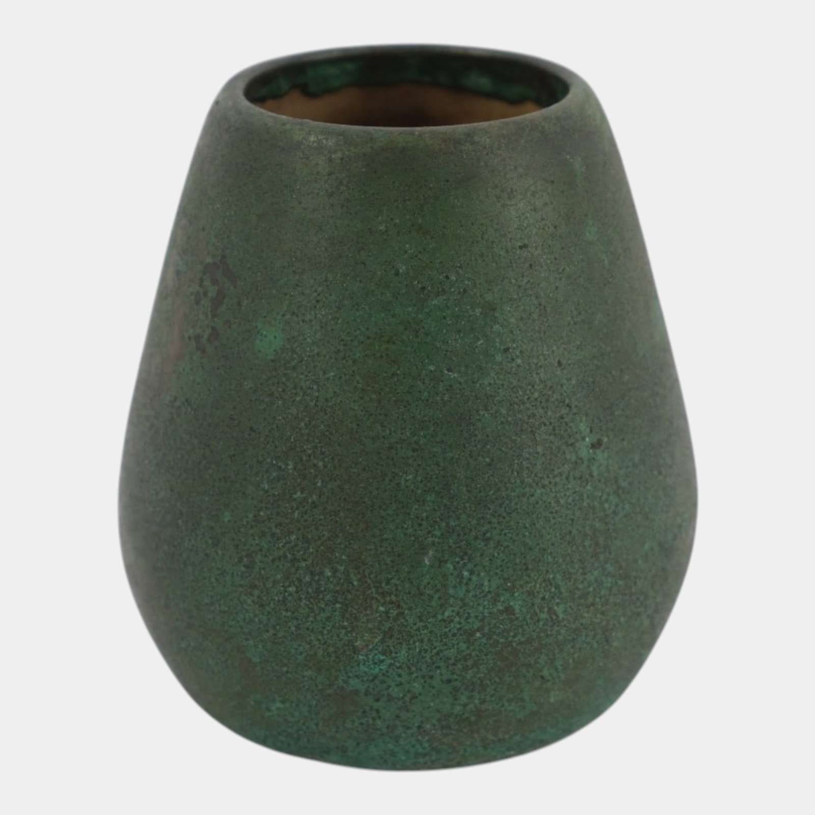 Clewell Copper Clad Art Pottery Hand Made Green Patinated Ceramic Vase: Professional, fast, and affordable in house shipping available for all items. For higher resolution images please visit bid.craftedauctions.com Clewell Copper Clad Art Pottery Hand Made Green Patinate