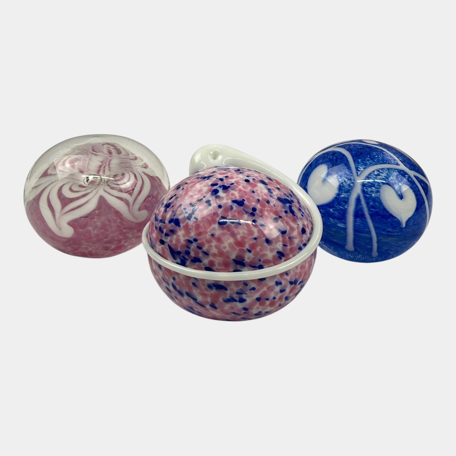 Terry Crider Ohio Studio Art Glass Blue Pink Applied Serpent Spatter, Heart Vine, And Pulled Feather: Professional, fast, and affordable in house shipping available for all items. For higher resolution images please visit bid.craftedauctions.com Terry Crider Ohio Studio Art Glass Blue Pink Applied Ser