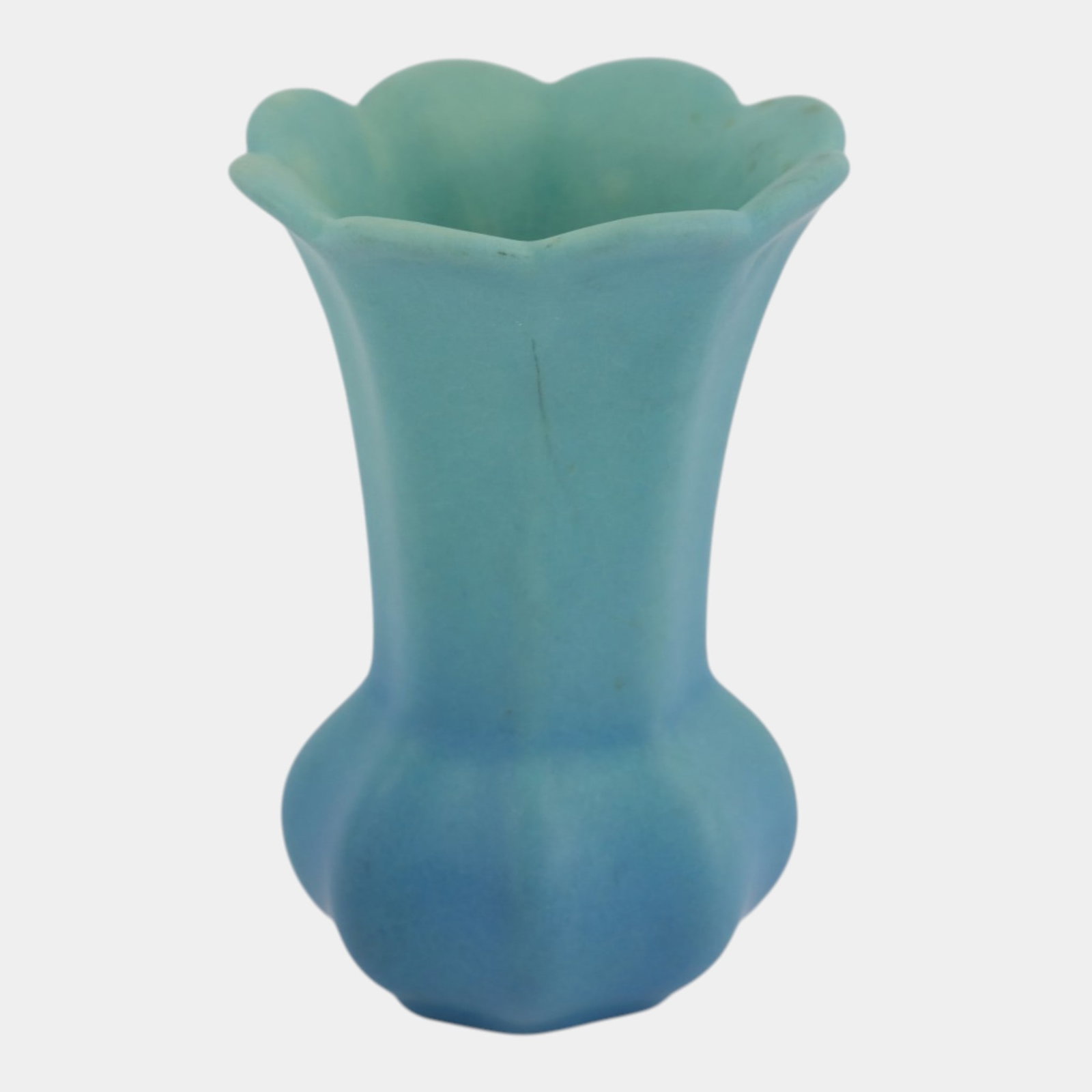Van Briggle 1940s Ming Blue Art Pottery Scalloped Rim Bulbous Floral Bud Vase: Professional, fast, and affordable in house shipping available for all items. For higher resolution images please visit bid.craftedauctions.com Van Briggle 1940s Ming Blue Art Pottery Scalloped Rim Bu