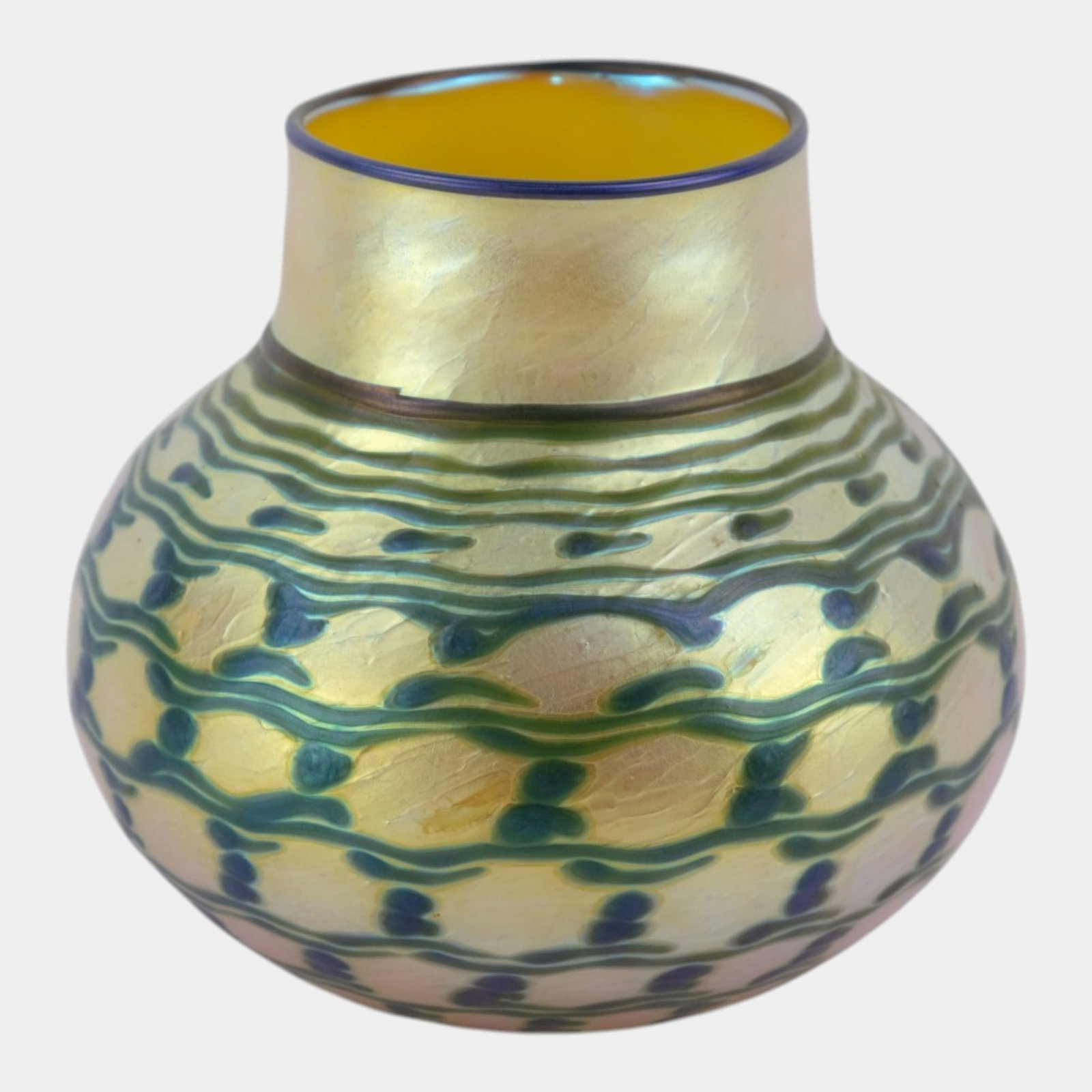 Lundberg Studio Contemporary California Art Glass Gold Green Blue Glass Vase: Professional, fast, and affordable in house shipping available for all items. For higher resolution images please visit bid.craftedauctions.com Lundberg Studio Contemporary California Art Glass Gold G