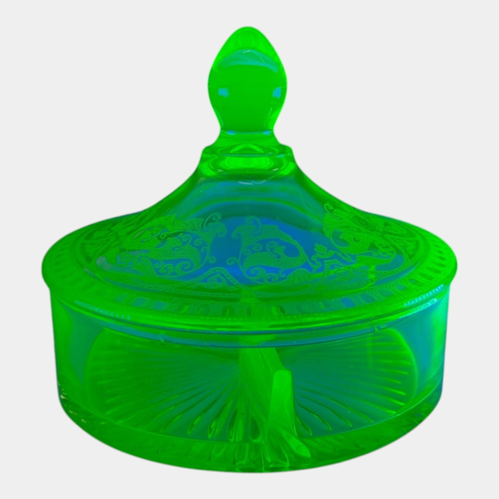 Cambridge Green Uranium Glass Etched Covered Candy Box With Finial Lid Depression Era Glass: Professional, fast, and affordable in house shipping available for all items. For higher resolution images please visit bid.craftedauctions.com Cambridge Green Uranium Glass Etched Covered Candy Box W