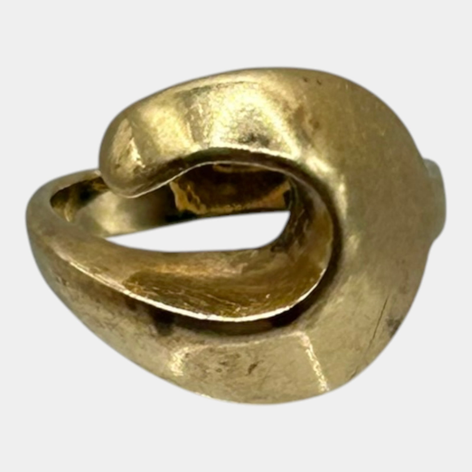 14K Yellow Gold Modernist Freeform Wave Ring Sculptural Mid Century Style Size 2.5: Professional, fast, and affordable in house shipping available for all items. For higher resolution images please visit bid.craftedauctions.com Boldly sculpted 14K gold ring featuring an elegant freef