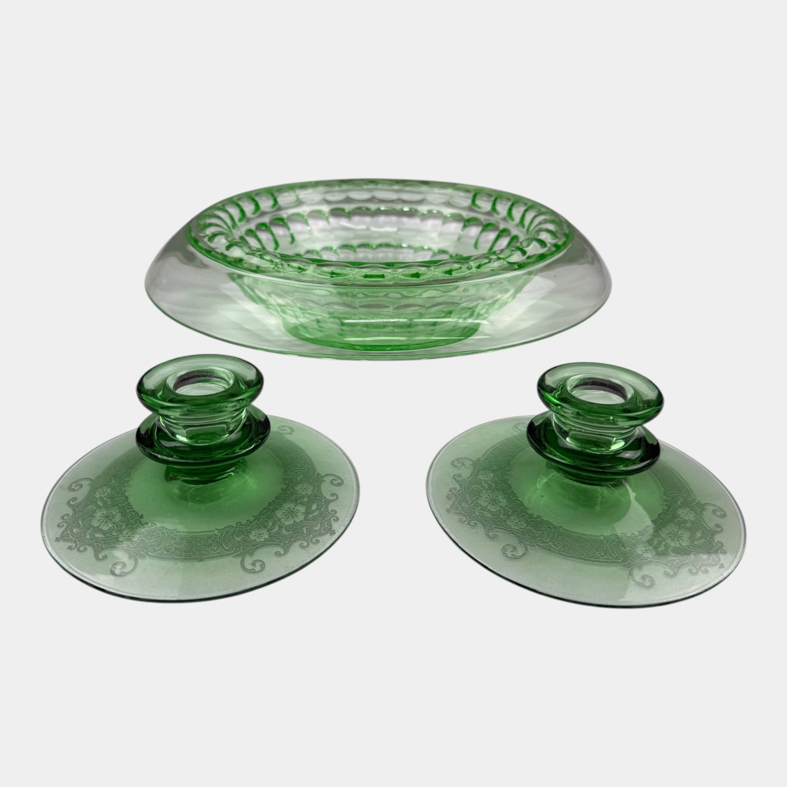Cambridge 1920s "Martha Washington" Thumbprint Console Bowl & Fostoria Vesper Candle Holder Green: Professional, fast, and affordable in house shipping available for all items. For higher resolution images please visit bid.craftedauctions.com Cambridge 1920s "Martha Washington" Thumbprint Console B