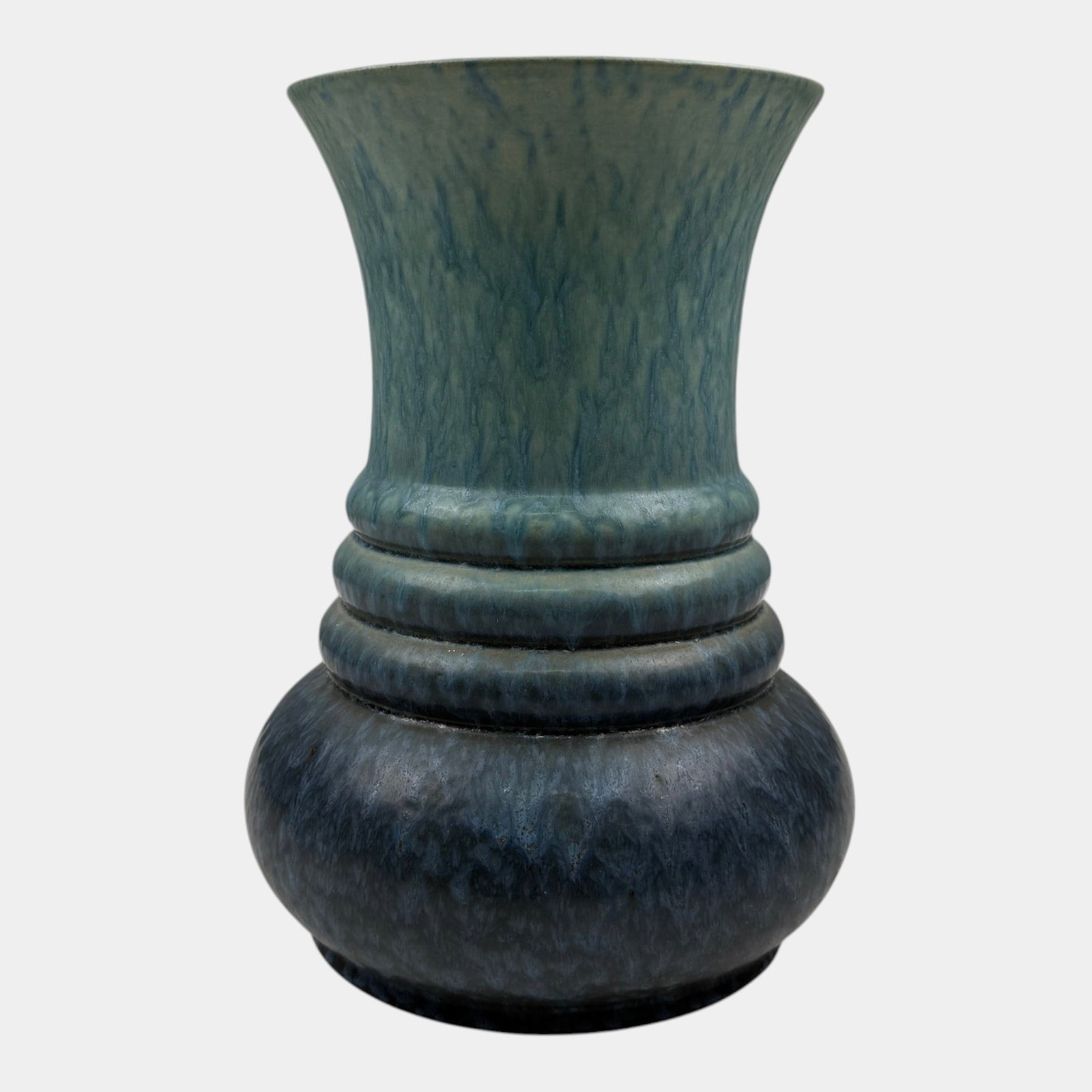 Roseville Futura Blue 1928 Vintage Art Deco Pottery Elephant Leg Vase 435-10: Professional, fast, and affordable in house shipping available for all items. For higher resolution images please visit bid.craftedauctions.com Roseville Futura Blue 1928 Vintage Art Deco Pottery Elep